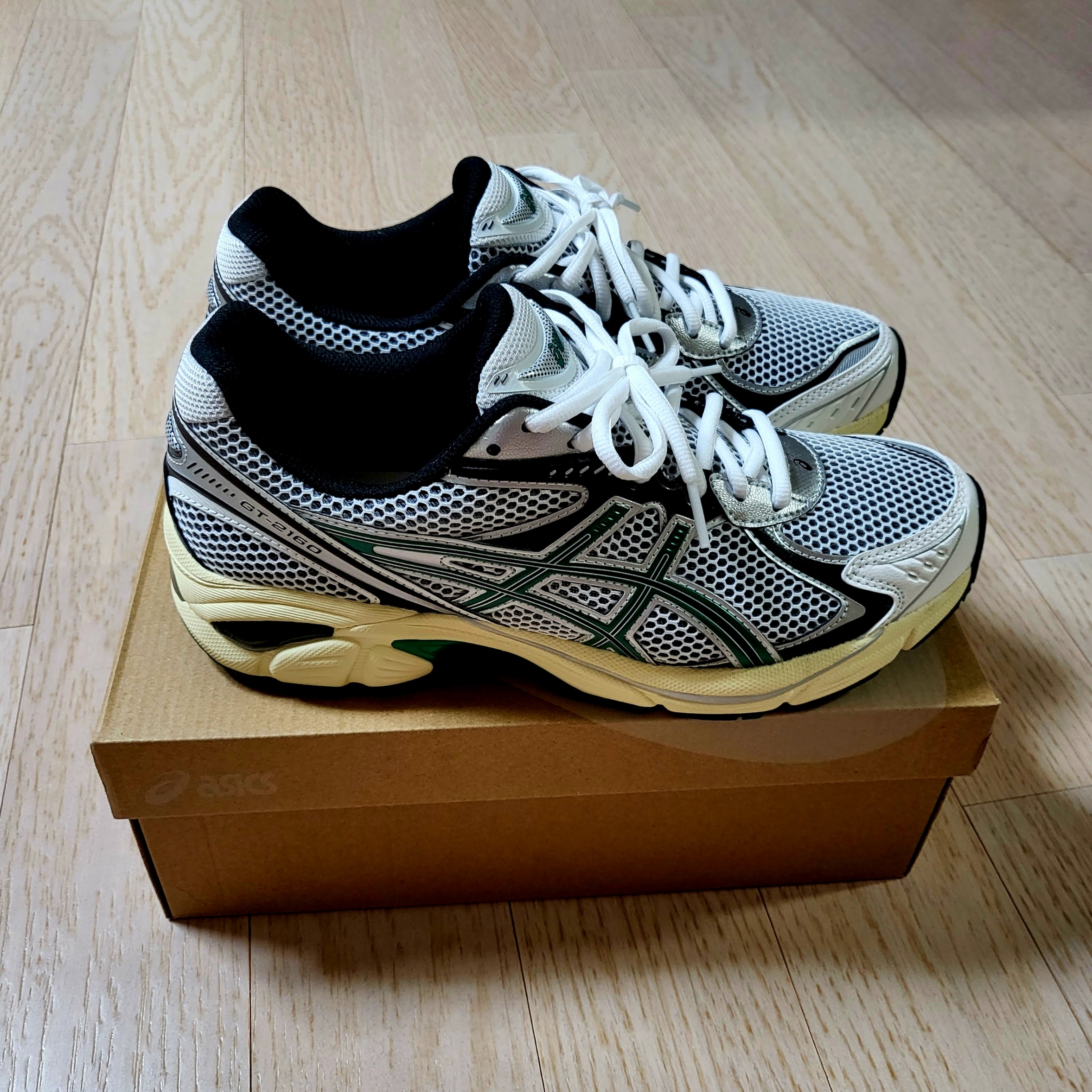 Asics GT-2160 White Jasper Green 착용 스타일 - 2