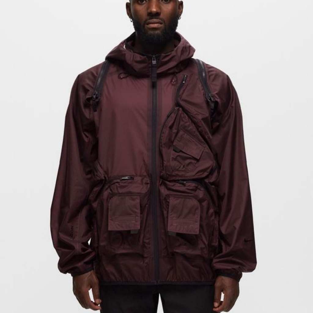 Nike x Drake Nocta NRG LR Track Jacket Dark Wine (DR2618-646), Nike x Drake Nocta NRG LR Track Jacket Black (DR2619-010) 착용 스타일