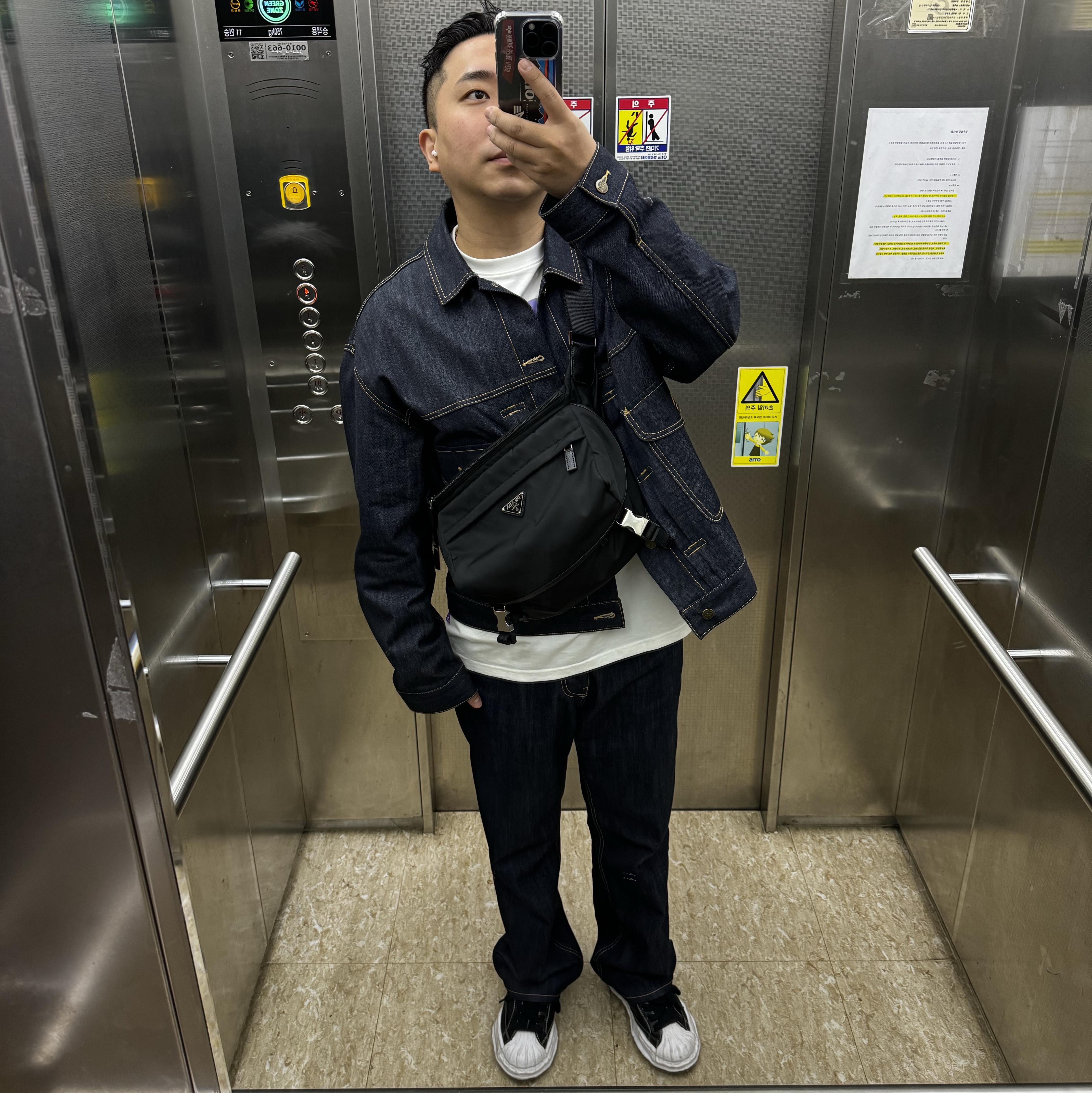 Maison Mihara Yasuhiro Blakey OG Sole Leather Low-top Sneakers Black, Prada Re-Nylon and Saffiano Leather Shoulder Bag Black 착용 스타일