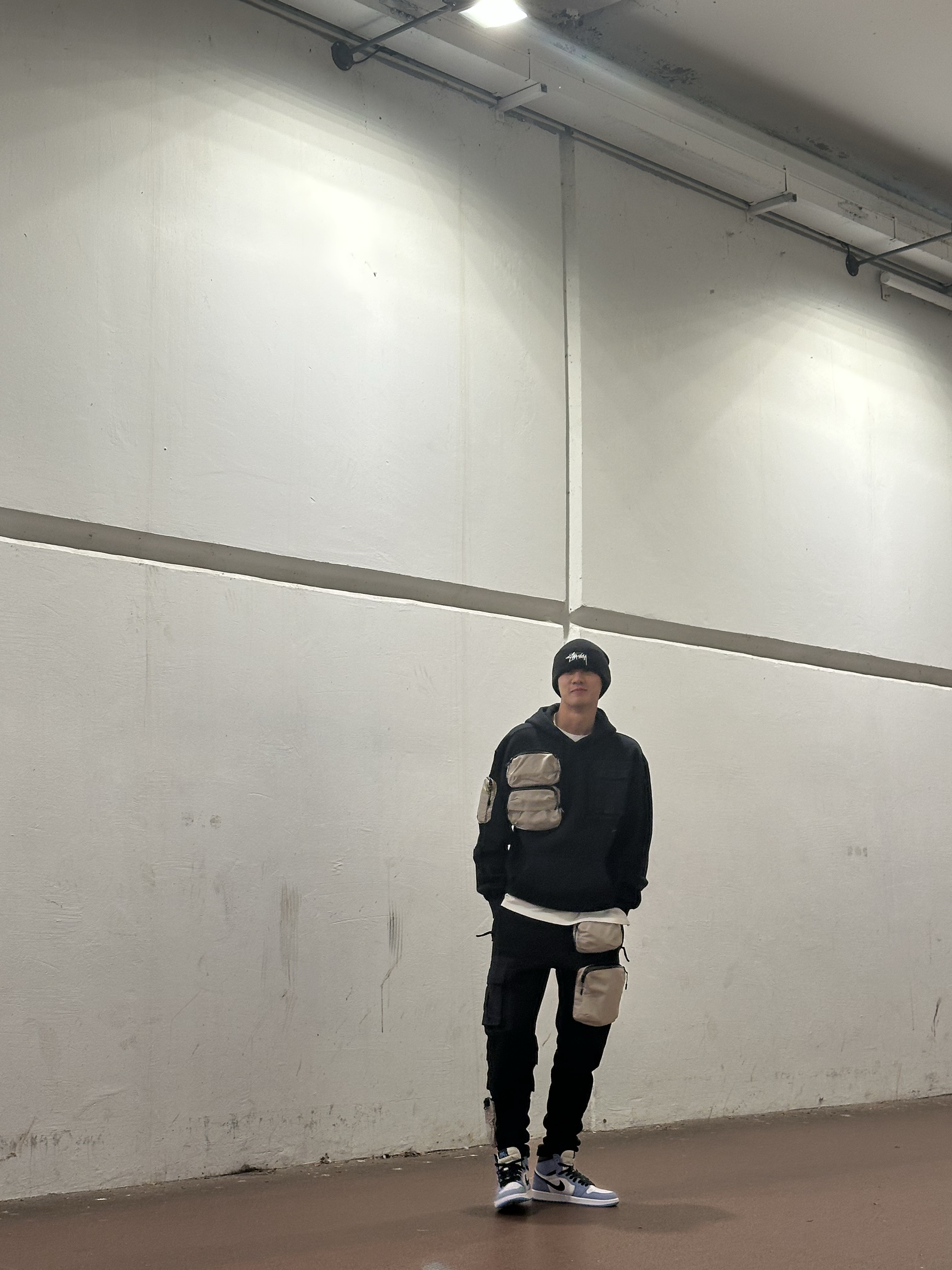 Jordan 1 Retro High OG University Blue, Nike x Travis Scott NRG AG Utility Sweatpants Black 착용 스타일 - 7