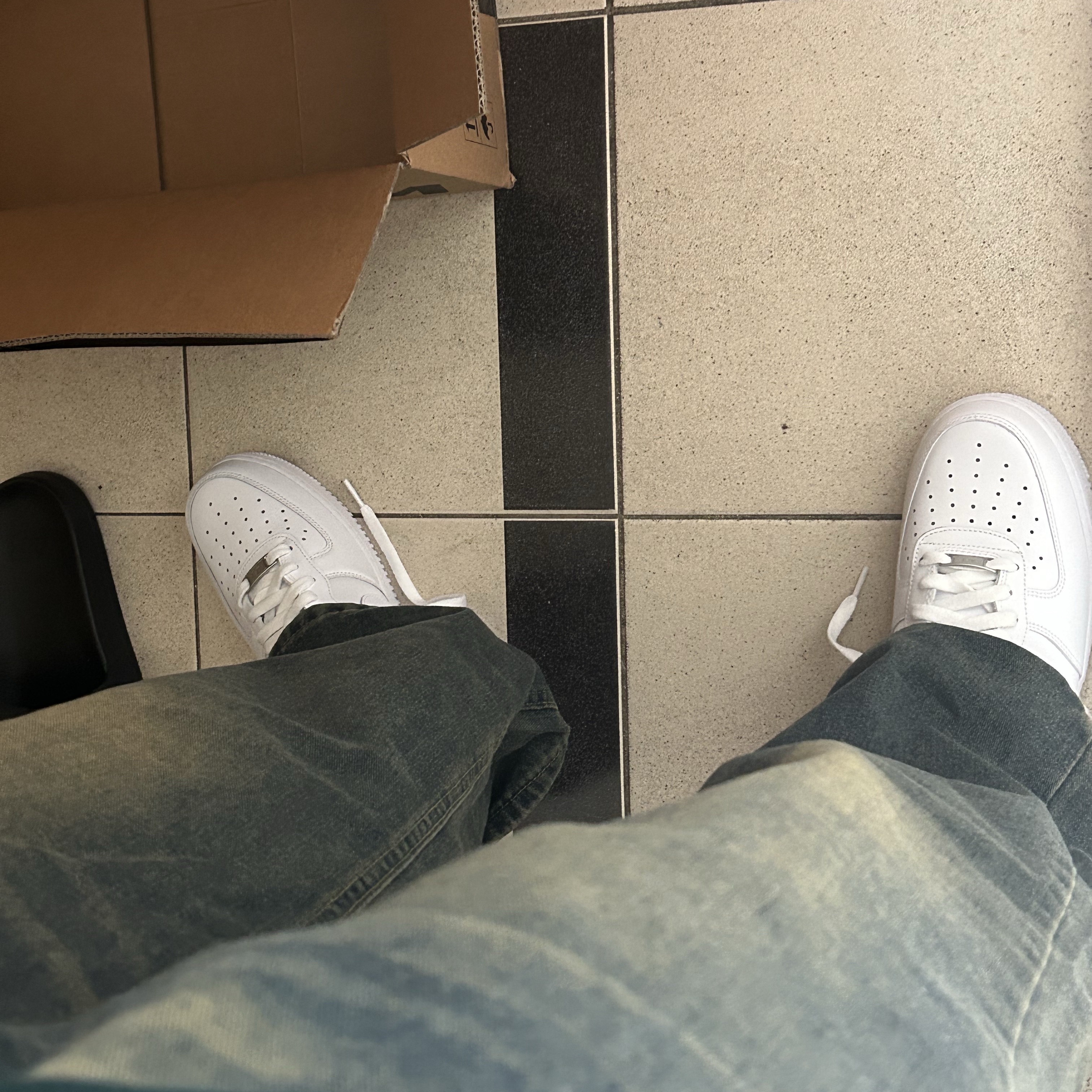 Nike Air Force 1 '07 Low White 착용 스타일 - 1