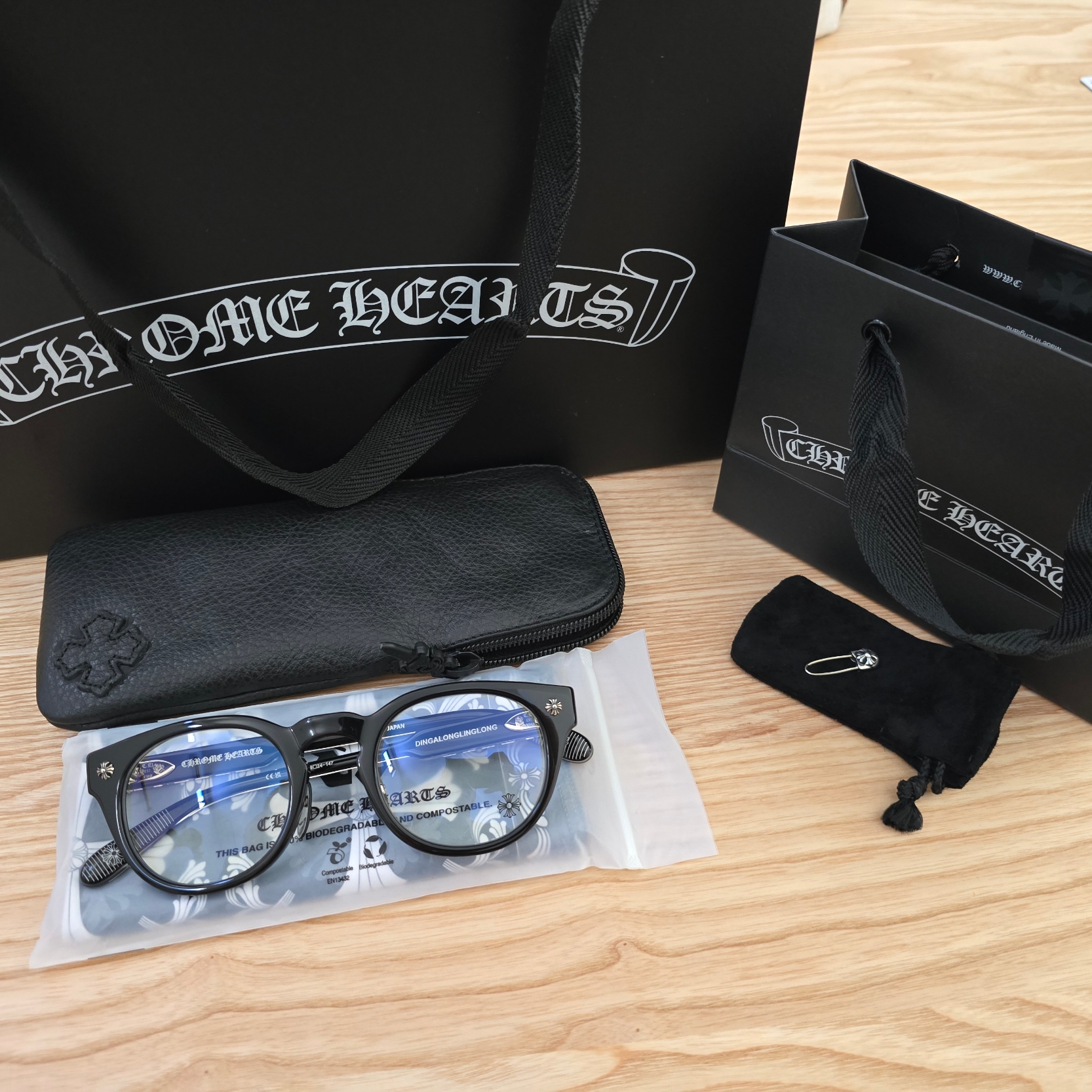 Chrome Hearts Dingalonglinglong II Black 착용 스타일