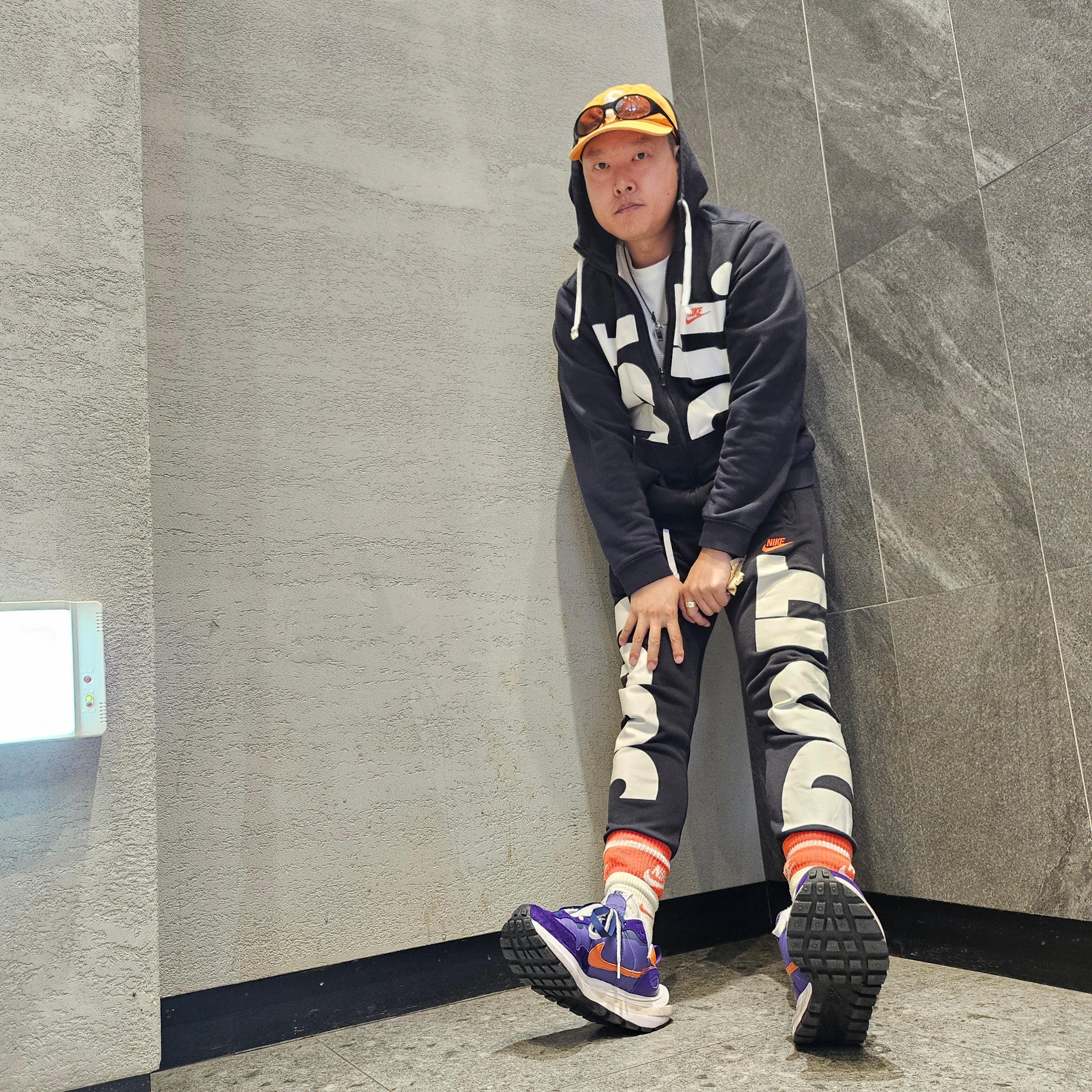 Supreme Pigment Canvas S Logo 6-Panel Orange - 23SS, Oakley Eye Jacket Redux Matte Black Frame Prizm Grey Lenses High Bridge Fit 착용 스타일 - 2