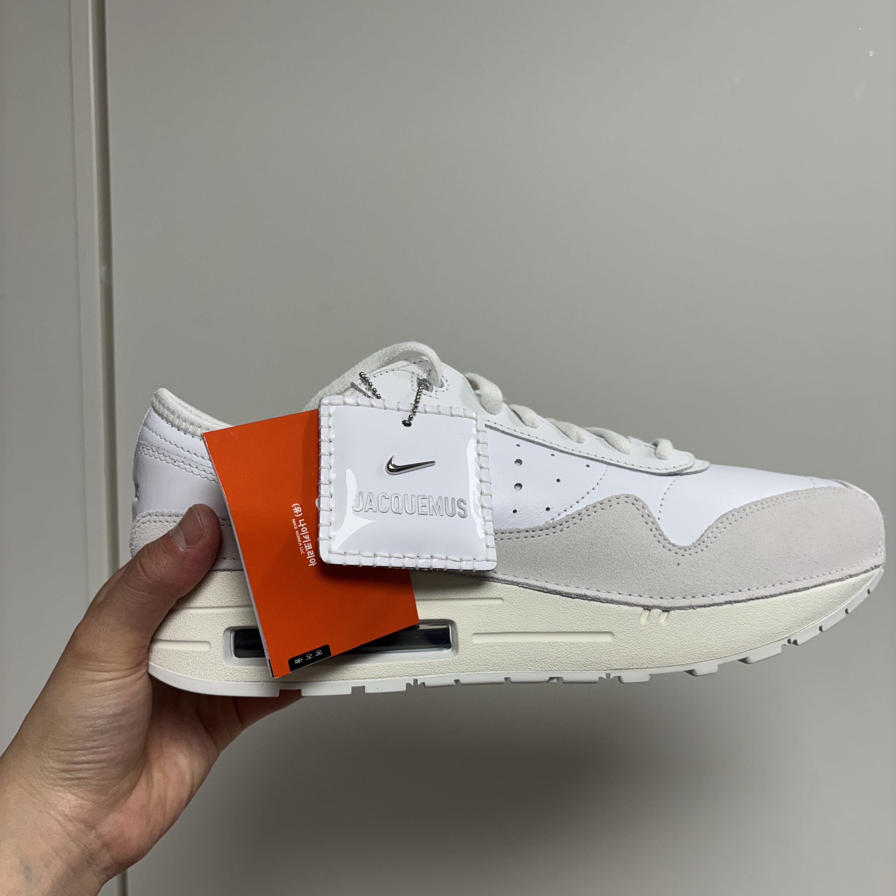 Nike x Jacquemus Air Max 1 '86 Sail and Summit White 착용 스타일