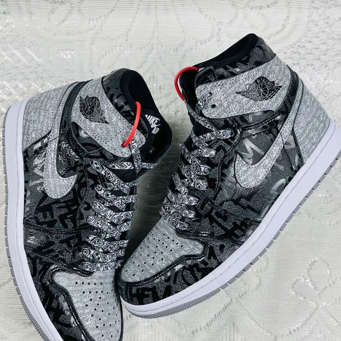 Jordan 1 Retro High OG Rebellionaire 착용 스타일