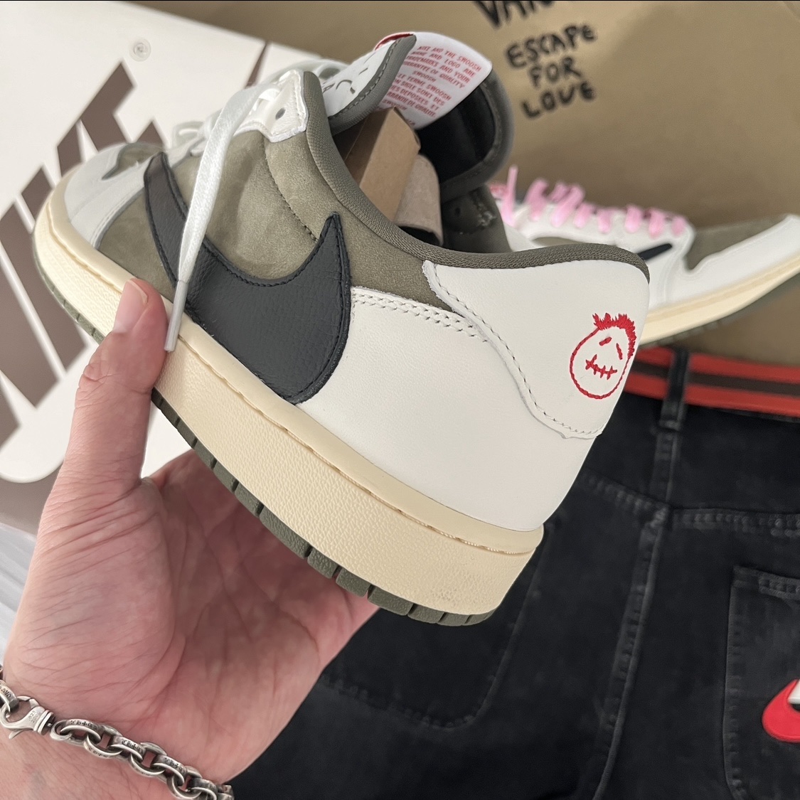 Jordan 1 x Travis Scott Retro Low OG SP Reverse Olive, Supreme x Nike Denim Short Black - 24SS 착용 스타일 - 3