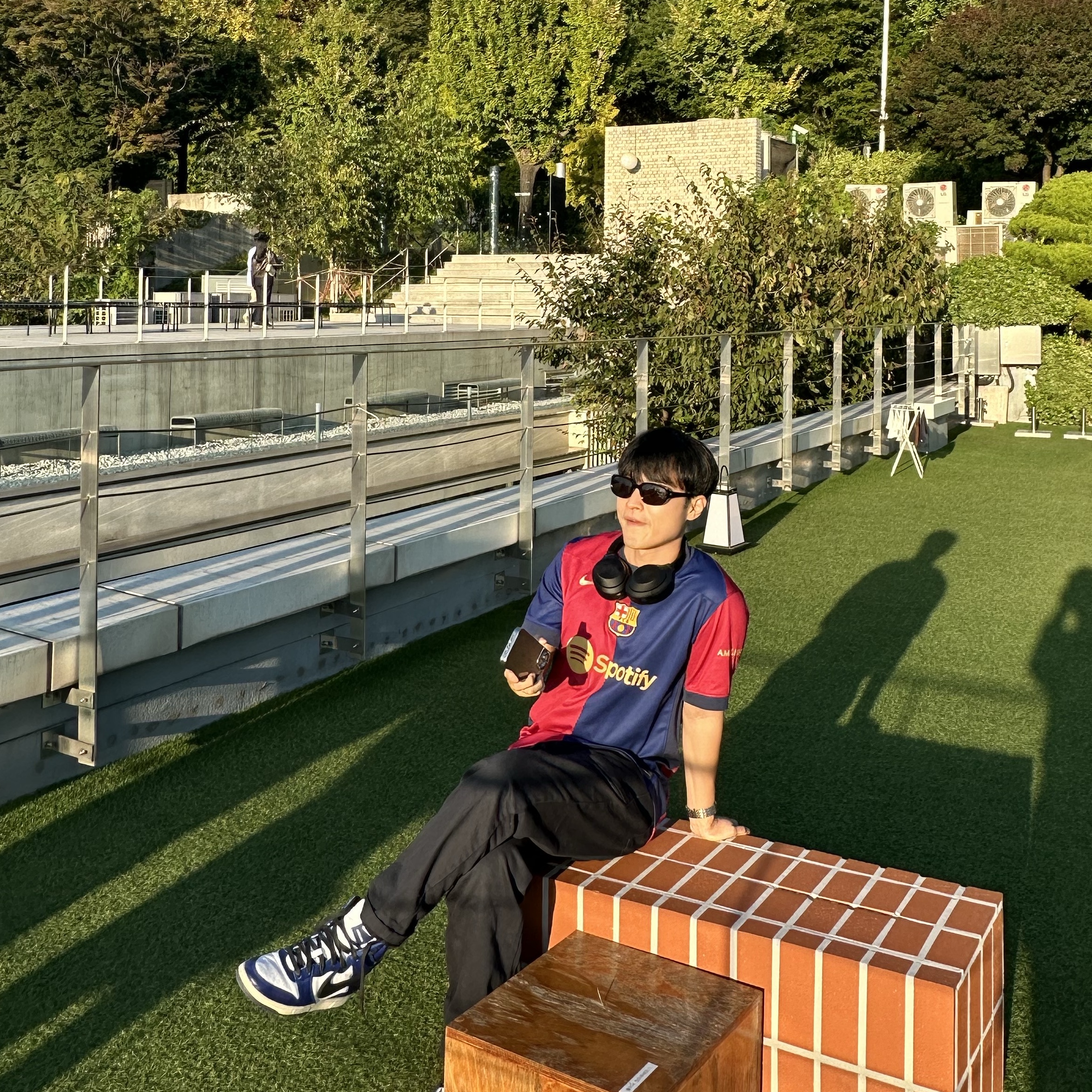 Nike FC Barcelona 2024/25 Dri-Fit Stadium Home Jersey Deep Royal Blue Noble Red (Non Marking Ver.), Nike x Ambush Dunk High Deep Royal Blue 착용 스타일