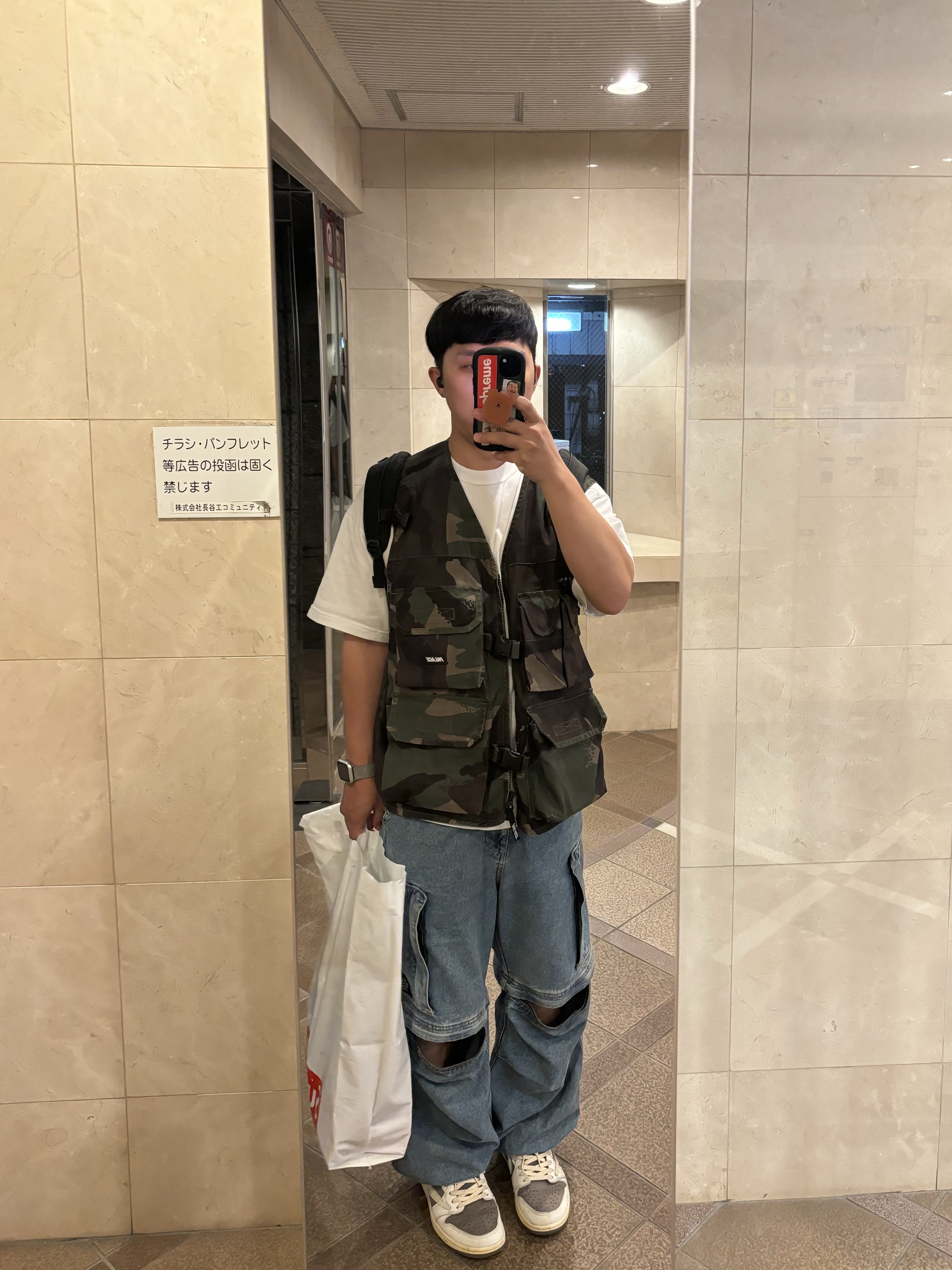 Palace Utility Gilet Camo - 23SS, GU x Undercover Denim Convertible Wide Cargo Pants Blue 착용 스타일 - 1