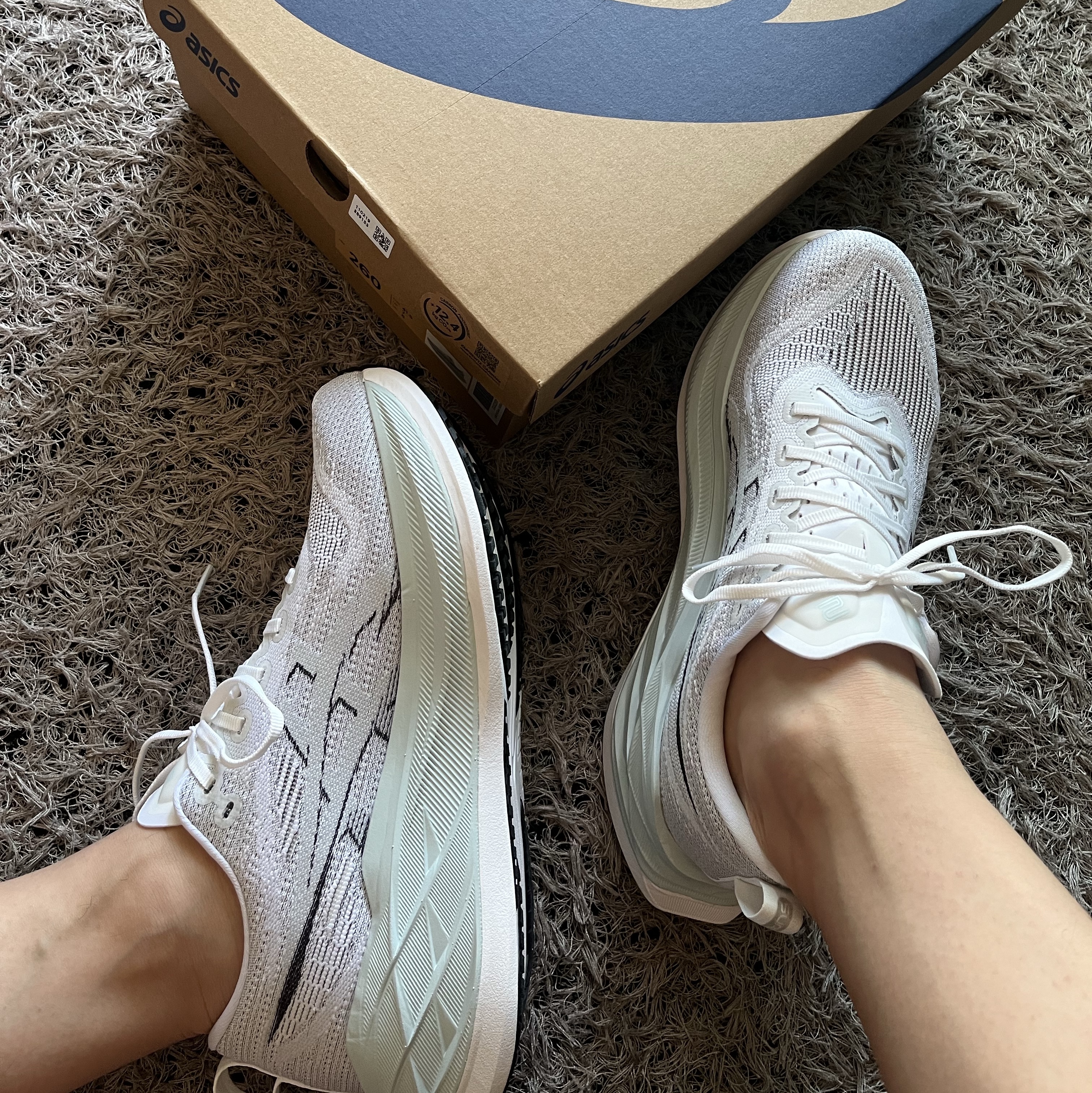 Asics Superblast 2 White Cool Grey 착용 스타일