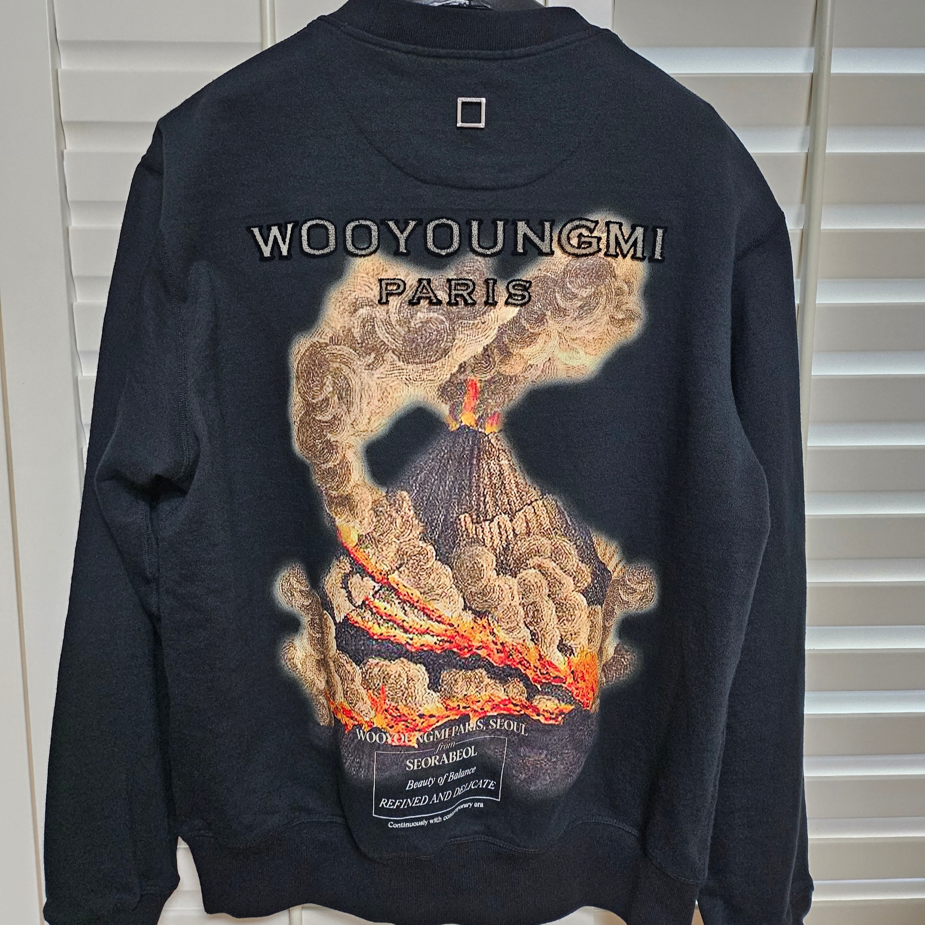 Wooyoungmi Volcano Back Logo Sweatshirts Black - 23FW 착용 스타일