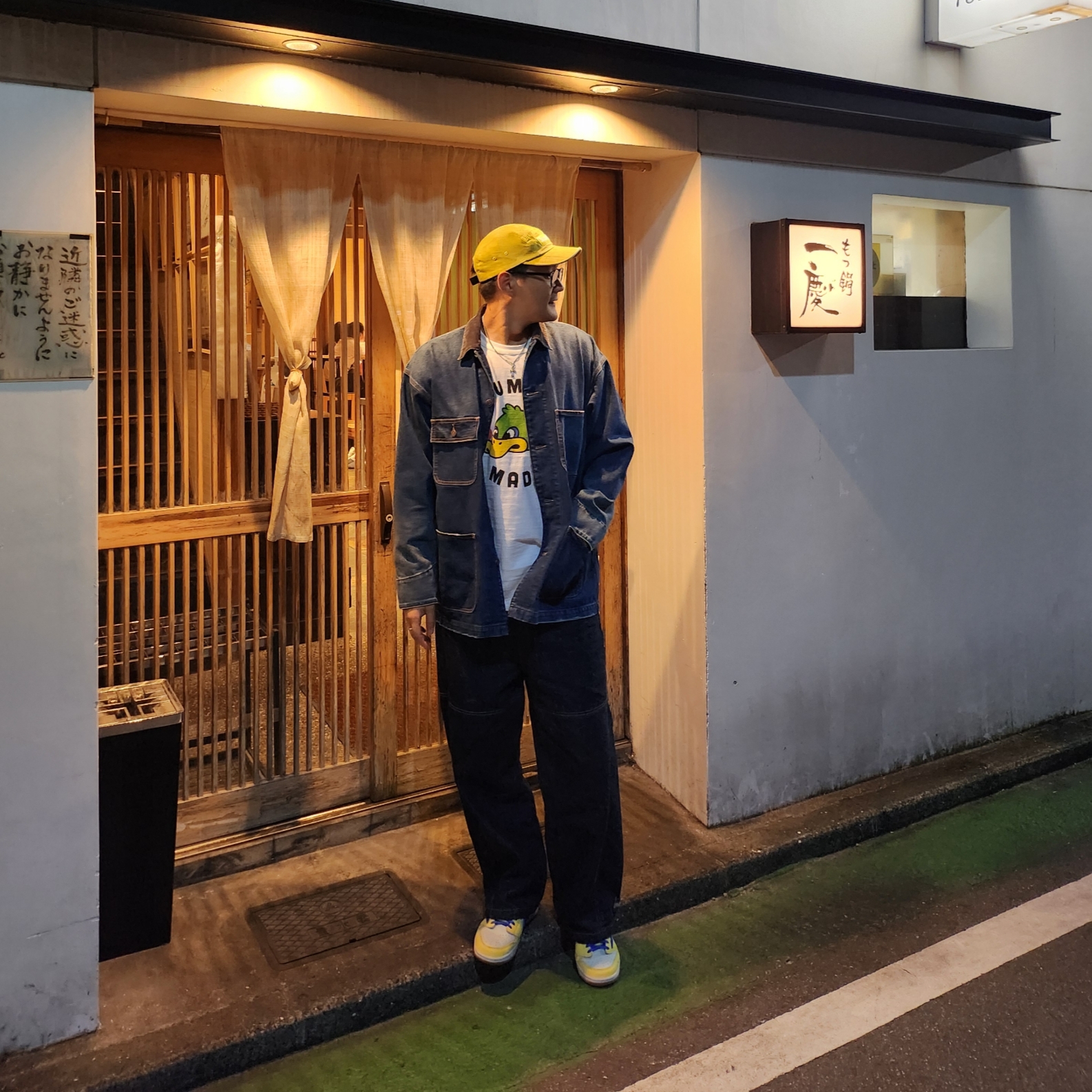 Human Made Graphic T-Shirt #12 White, (W) Jordan 1 x Travis Scott Retro Low OG SP Canary 착용 스타일 - 1