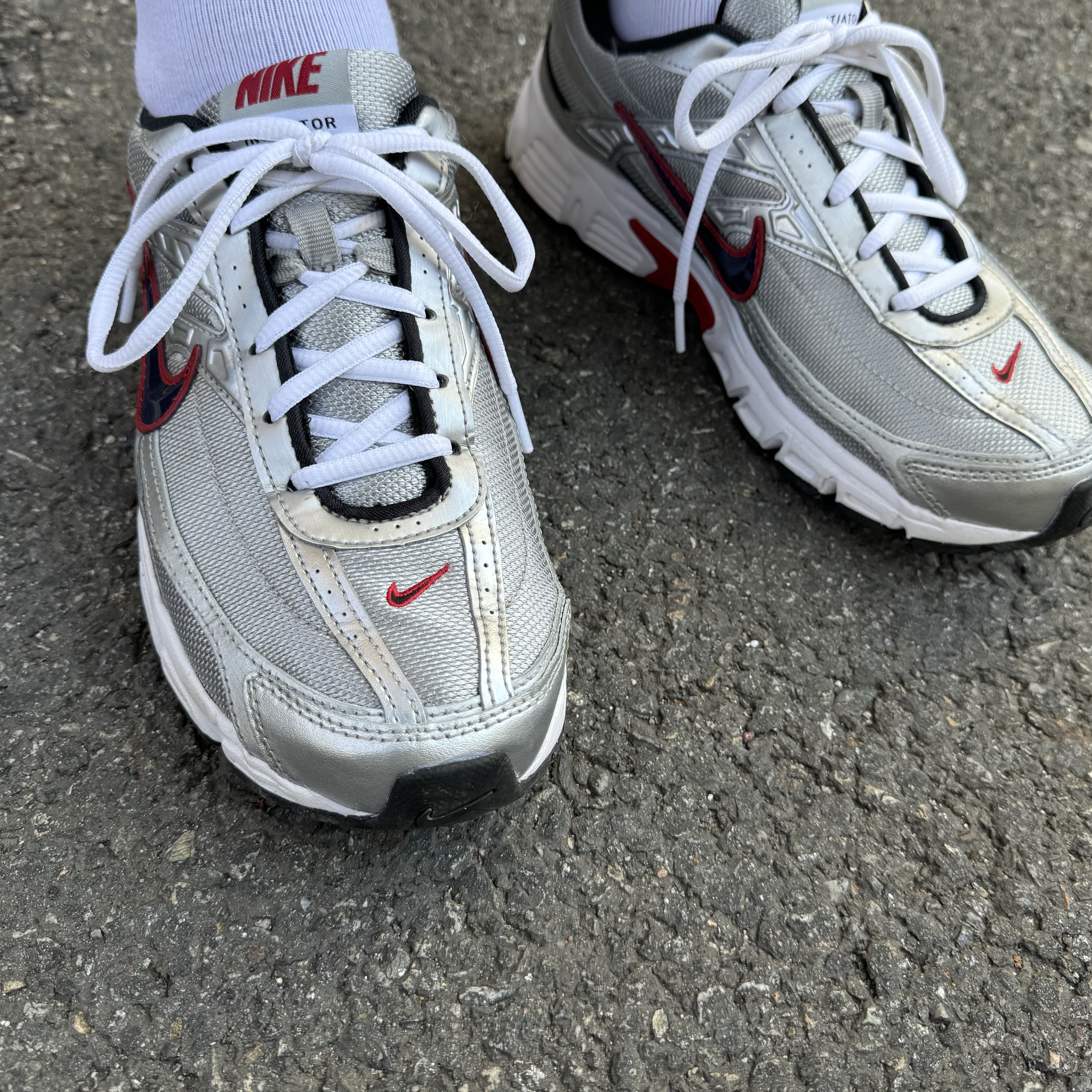 Nike Initiator Metallic Silver Black 착용 스타일