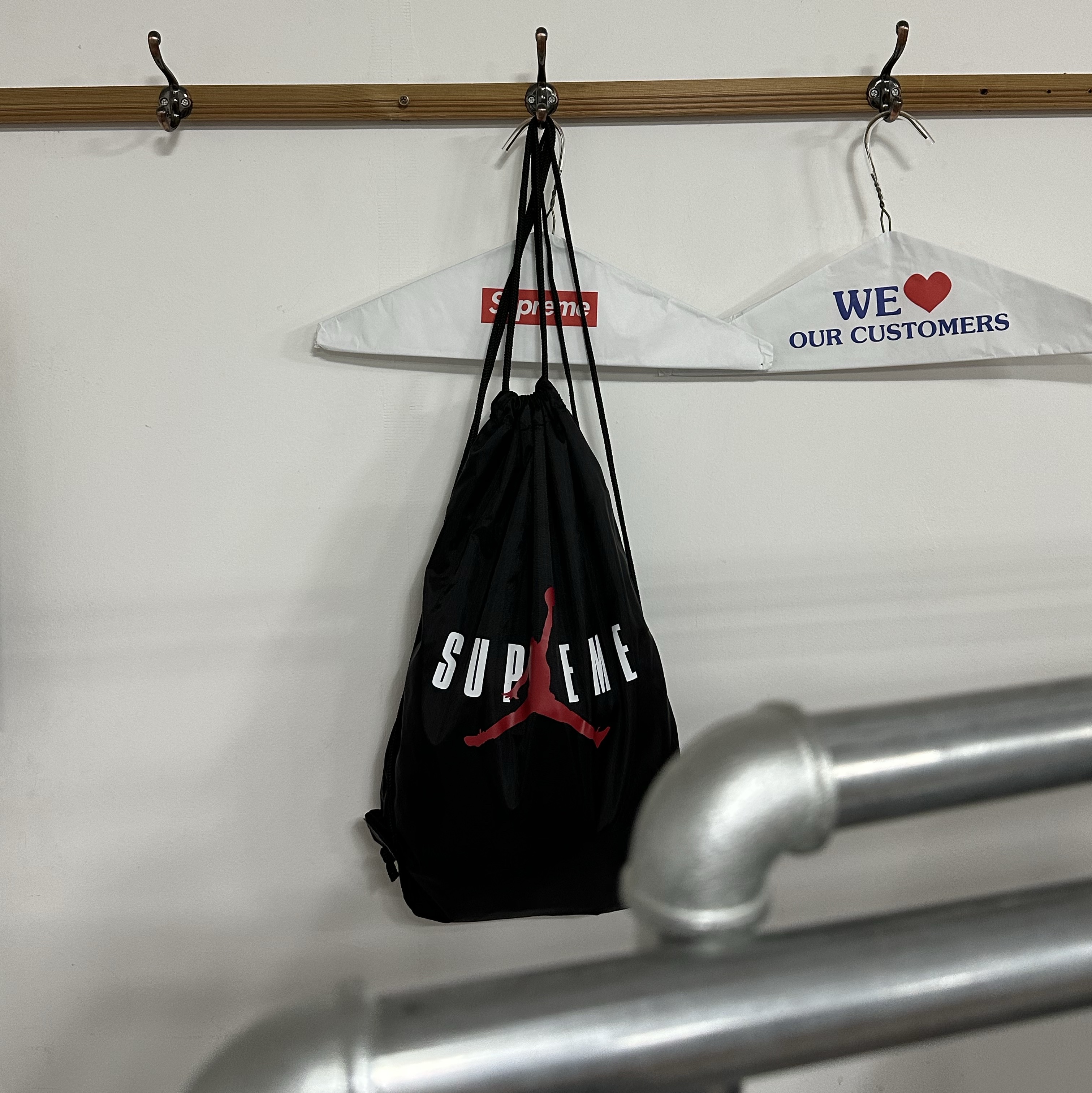 Supreme x Jordan Drawstring Bag Black - 24FW 착용 스타일