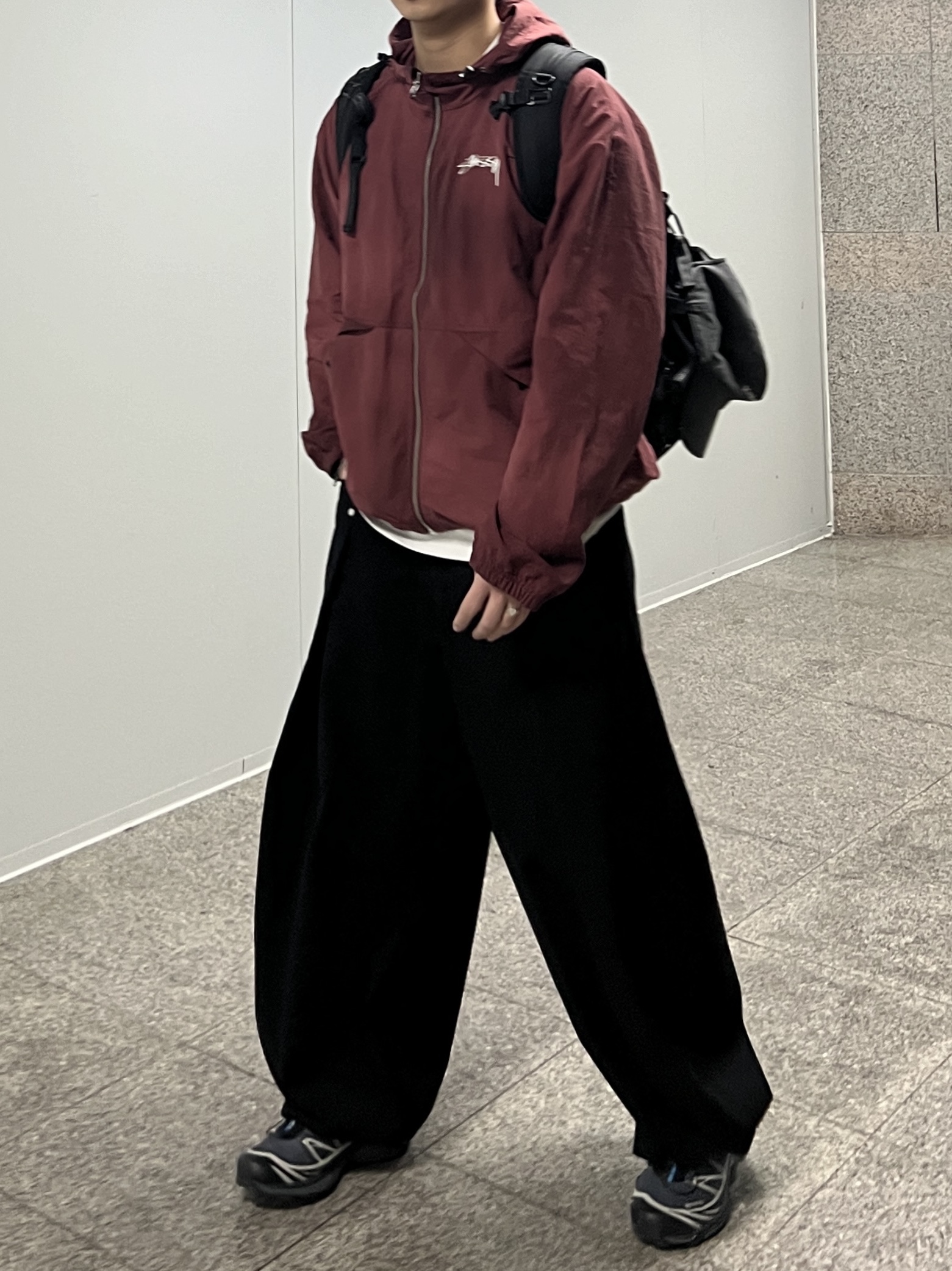 Stussy Wave Dye Beach Shell Jacket Maroon, Salomon XT-6 Gore-Tex Black Ebony 착용 스타일
