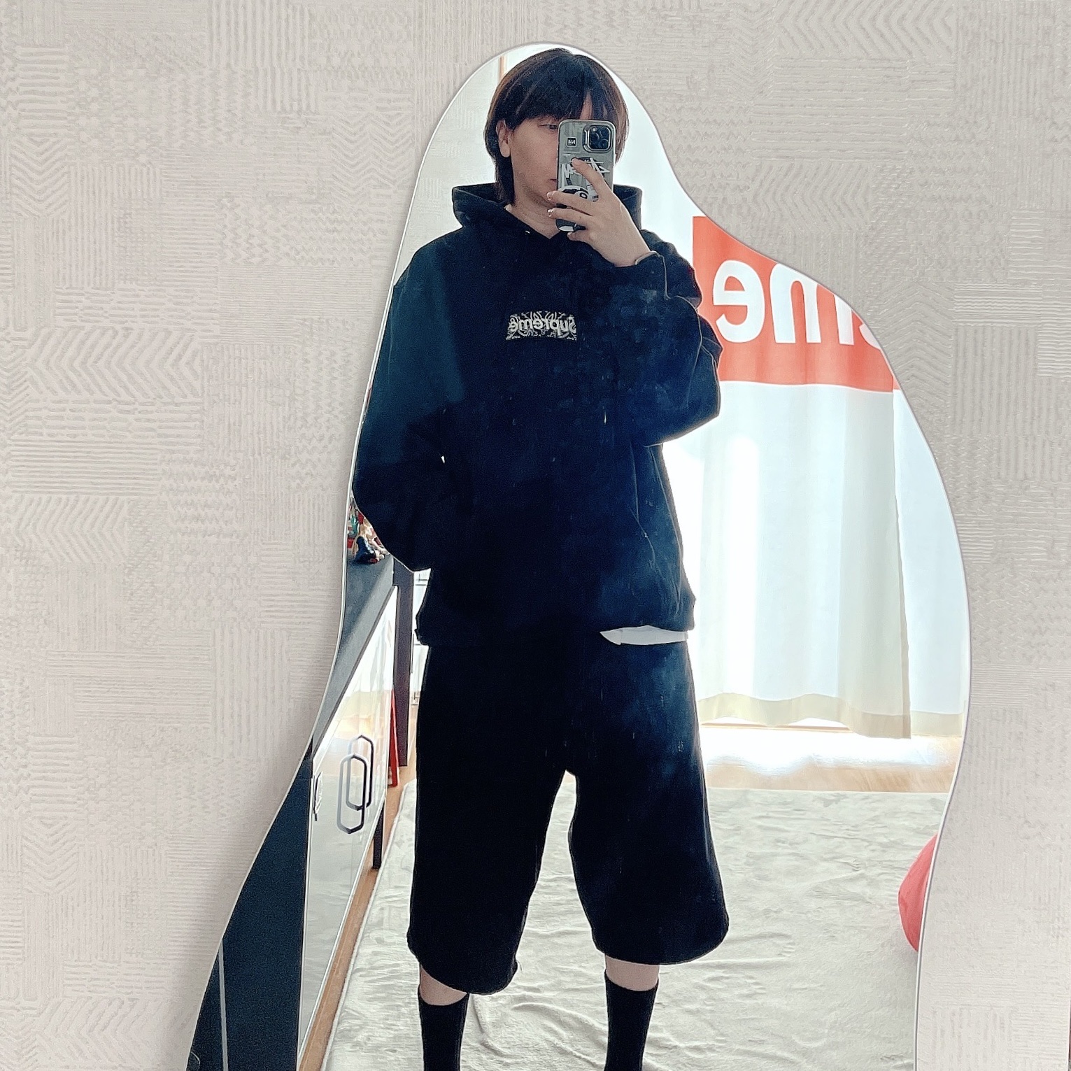 Supreme Bandana Box Logo Hooded Sweatshirt Black - 19FW, Supreme Baggy Denim Short Black - 24SS 착용 스타일 - 2