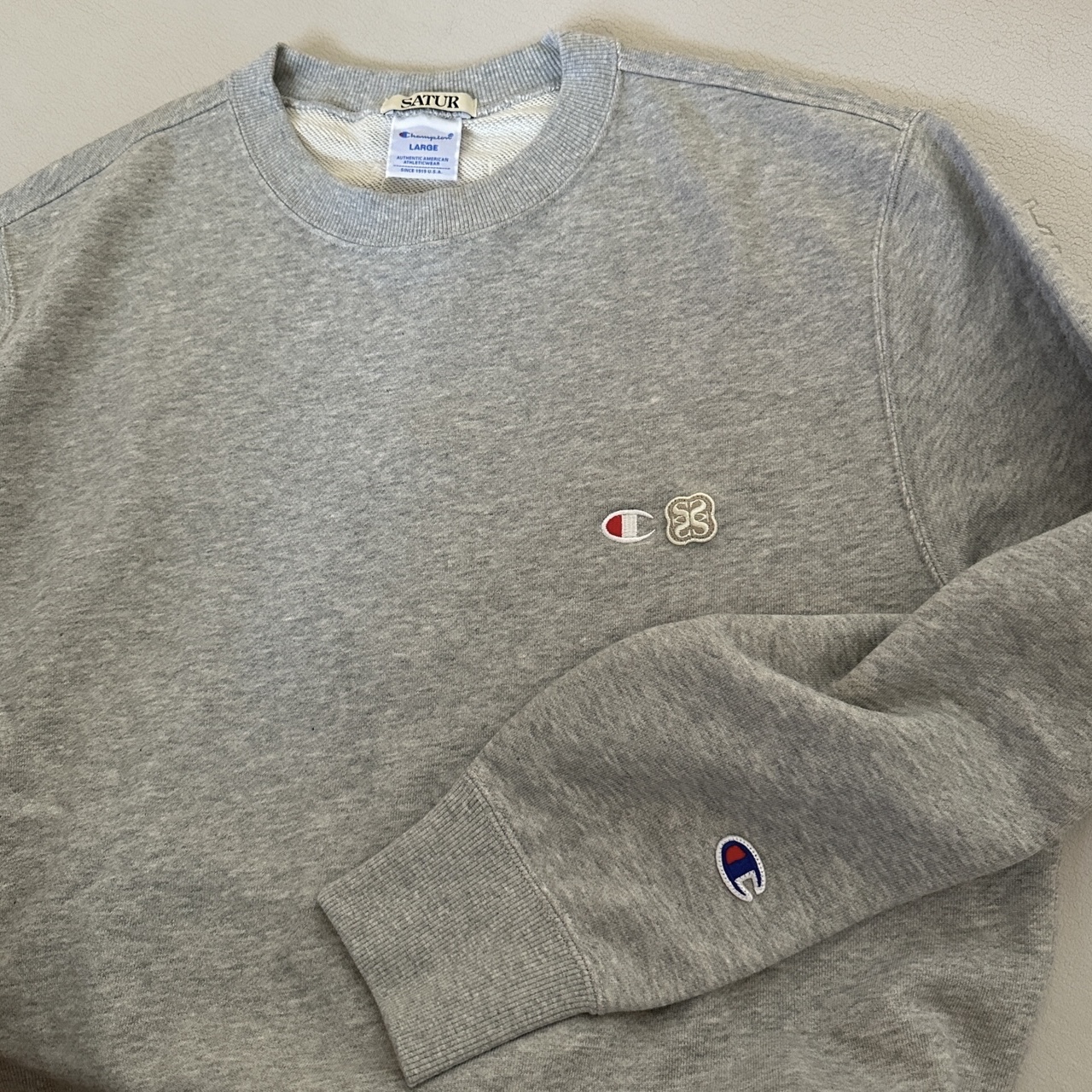 Champion x Satur French Terry Crewneck Sweatshirt Melange Grey 착용 스타일 - 2