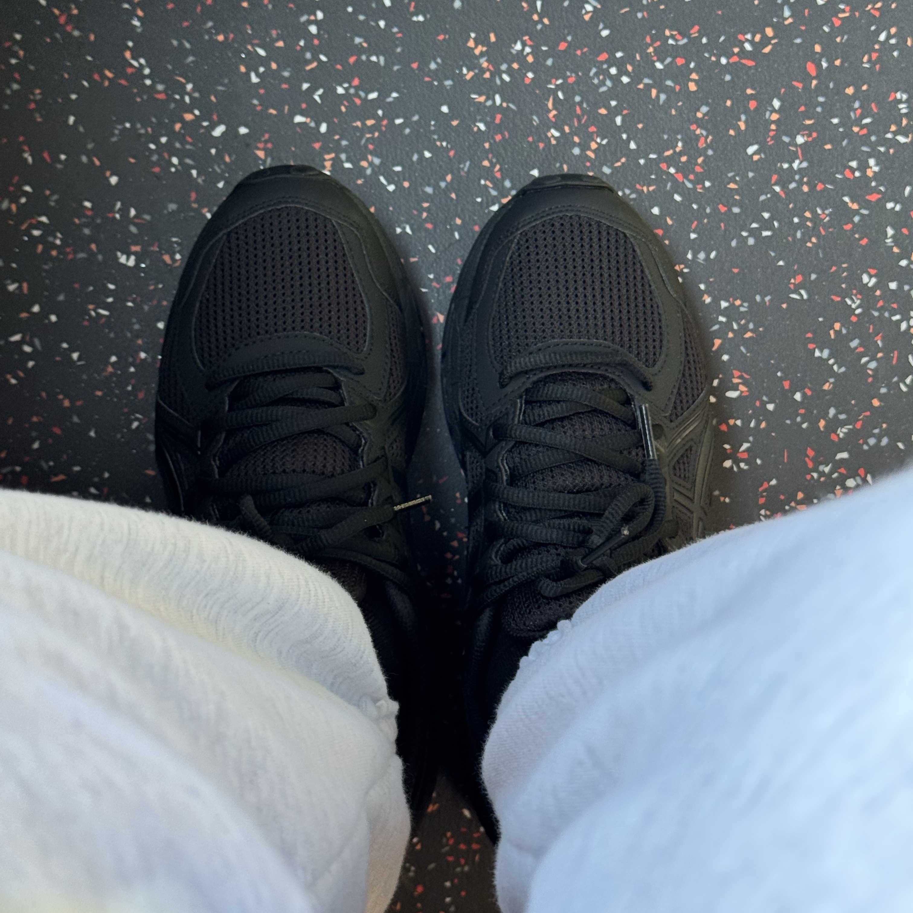 (W) Asics Jog 100 T Black - 2E Extra Wide 착용 스타일