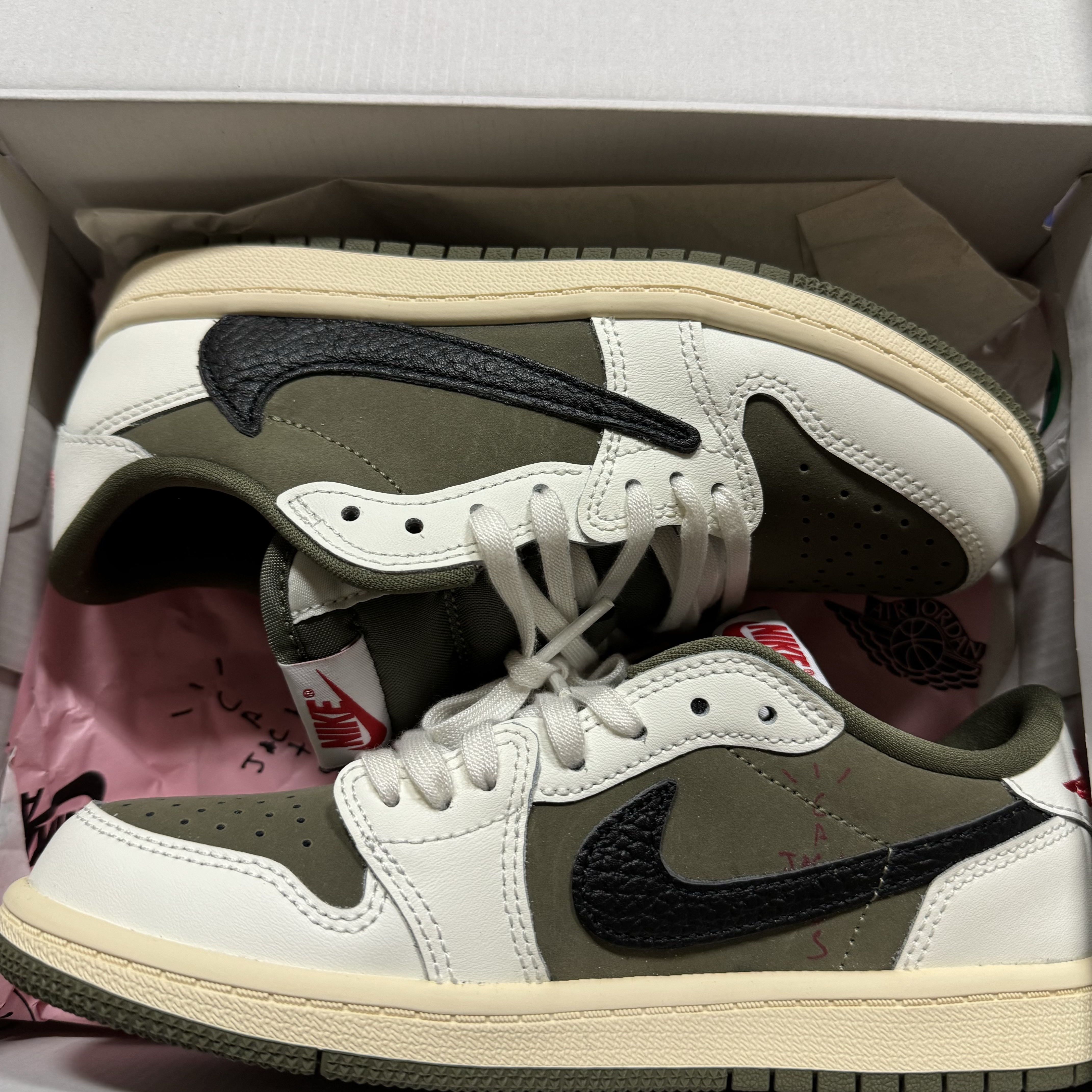 (PS) Jordan 1 x Travis Scott Retro Low OG SP Reverse Olive 착용 스타일 - 2