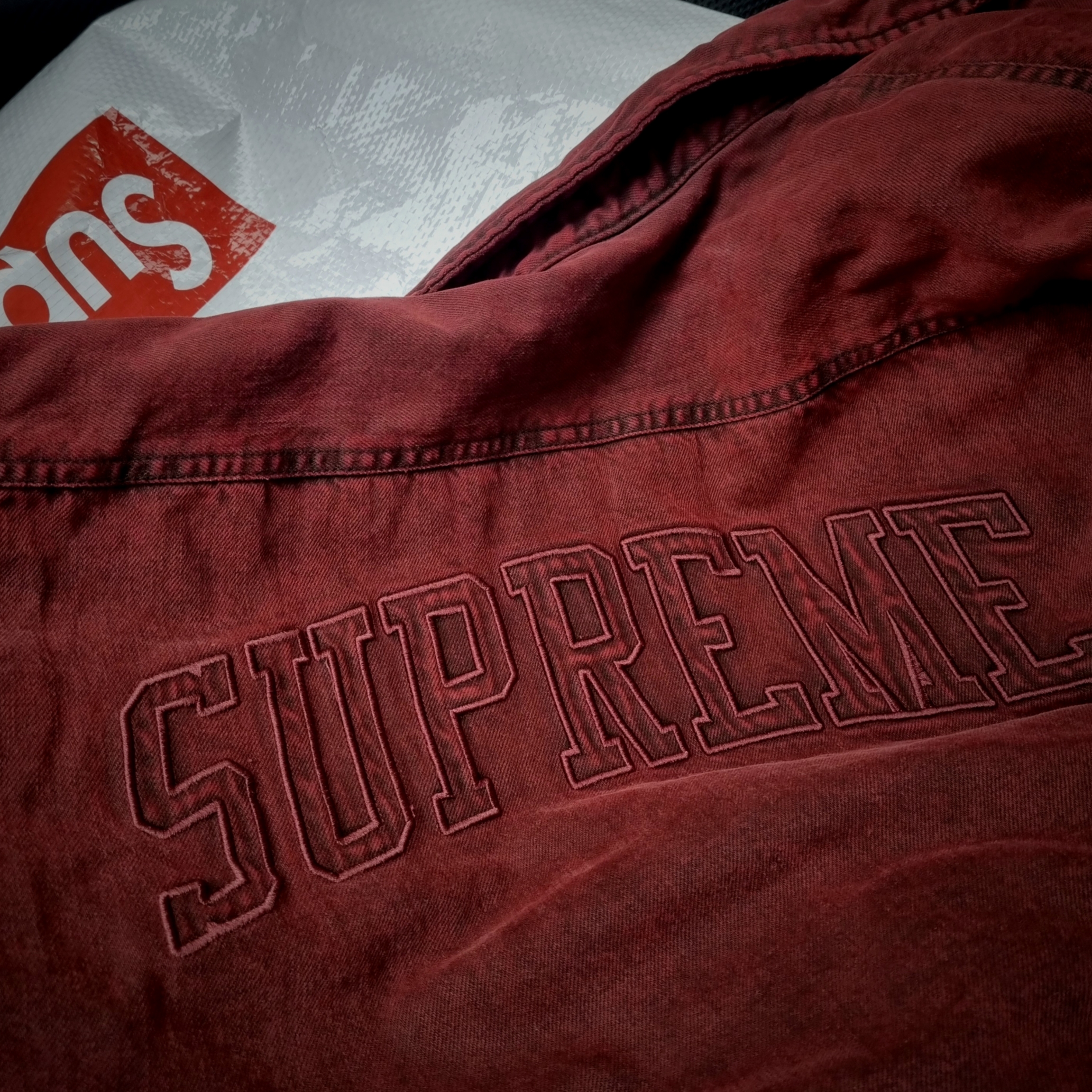 Supreme Faux Shearling Lined Work Shirt Red Denim - 24FW, Supreme Faux Shearling Lined Work Shirt Washed Indigo Denim - 24FW 착용 스타일