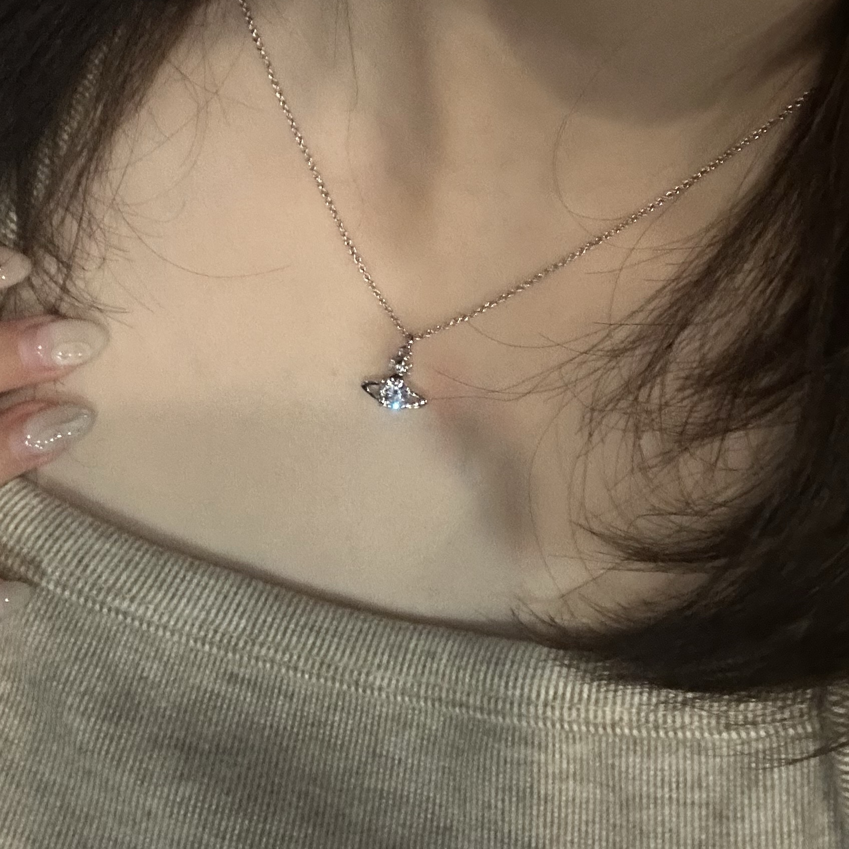 Vivienne Westwood Reina Pendant Silver 착용 스타일 - 2
