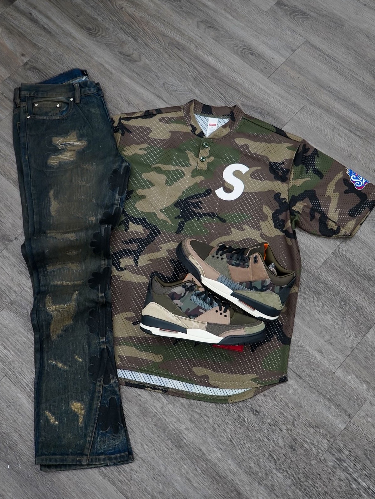 Supreme S Logo Baseball Henley Woodland Camo - 24FW 착용 스타일