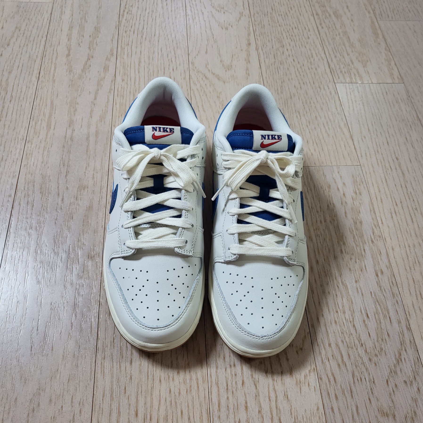 Nike Dunk Low SE Sail Dark Marina Blue 착용 스타일 - 3