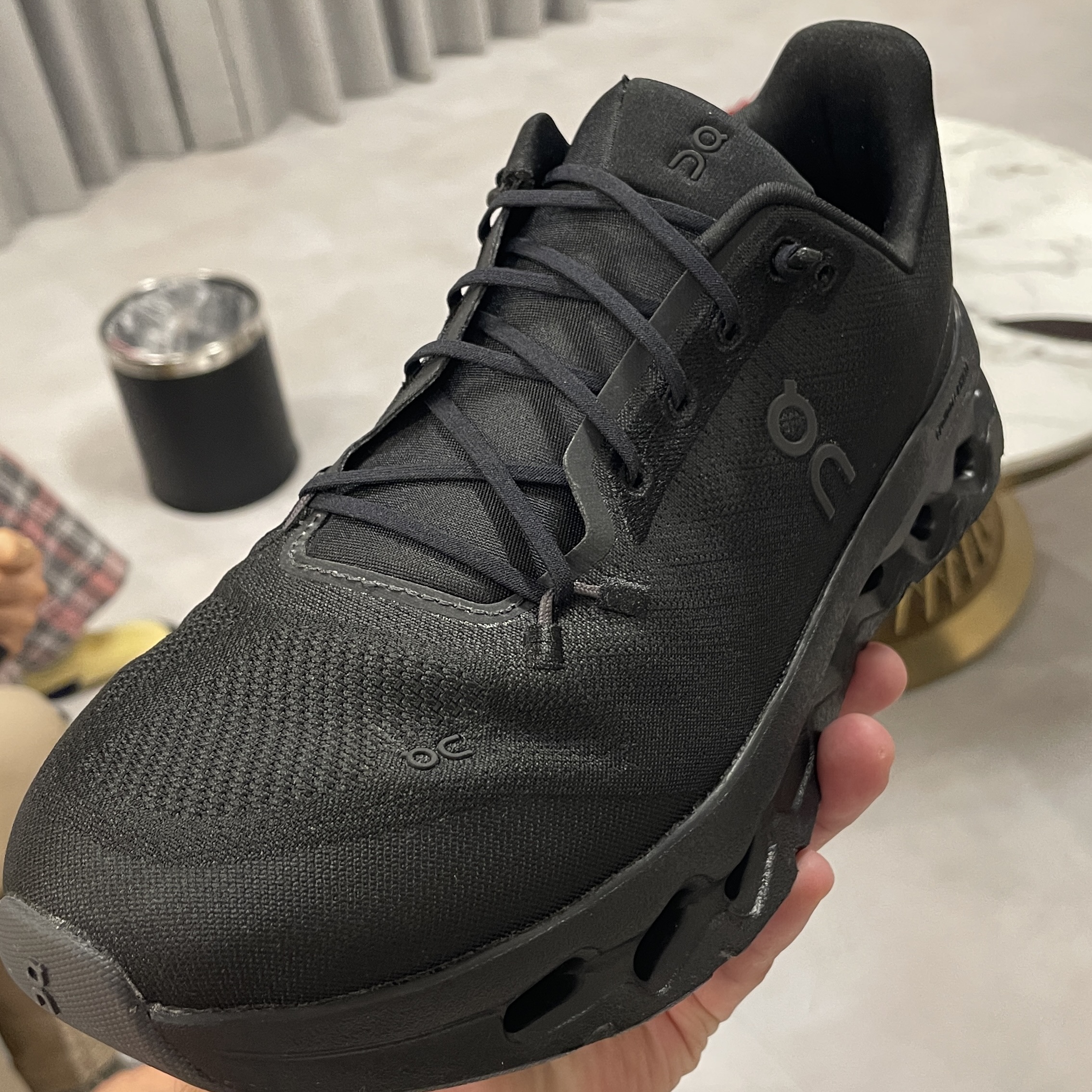 (W) On Running Cloudtilt Eclipse Black 착용 스타일 - 2