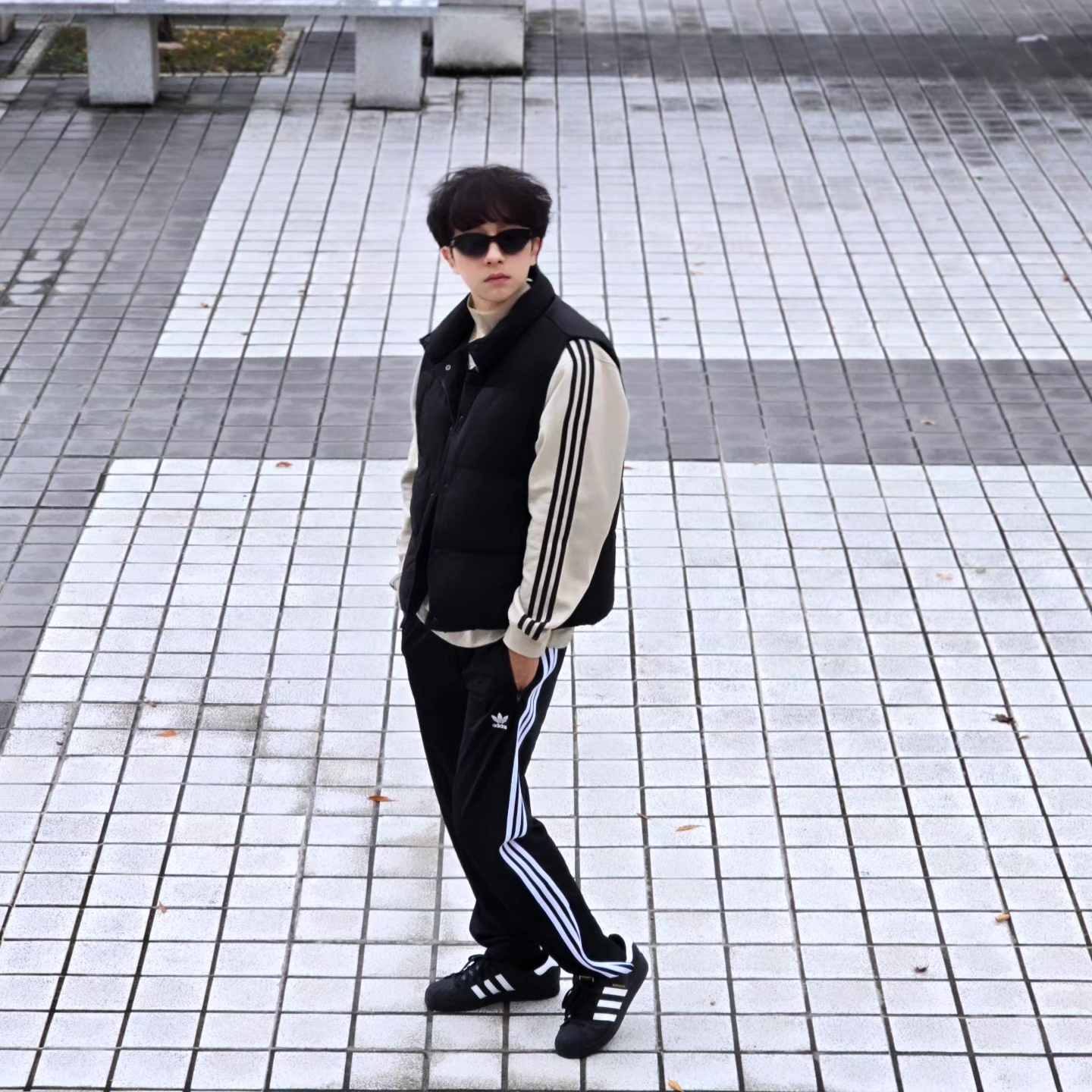 Adidas Adicolor Classic 3-Stripes Half-Zip Sweatshirt Black White - KR Sizing, Adidas Adicolor Classic 3-Stripes Half-Zip Sweatshirt Black White - US Sizing 착용 스타일 - 3