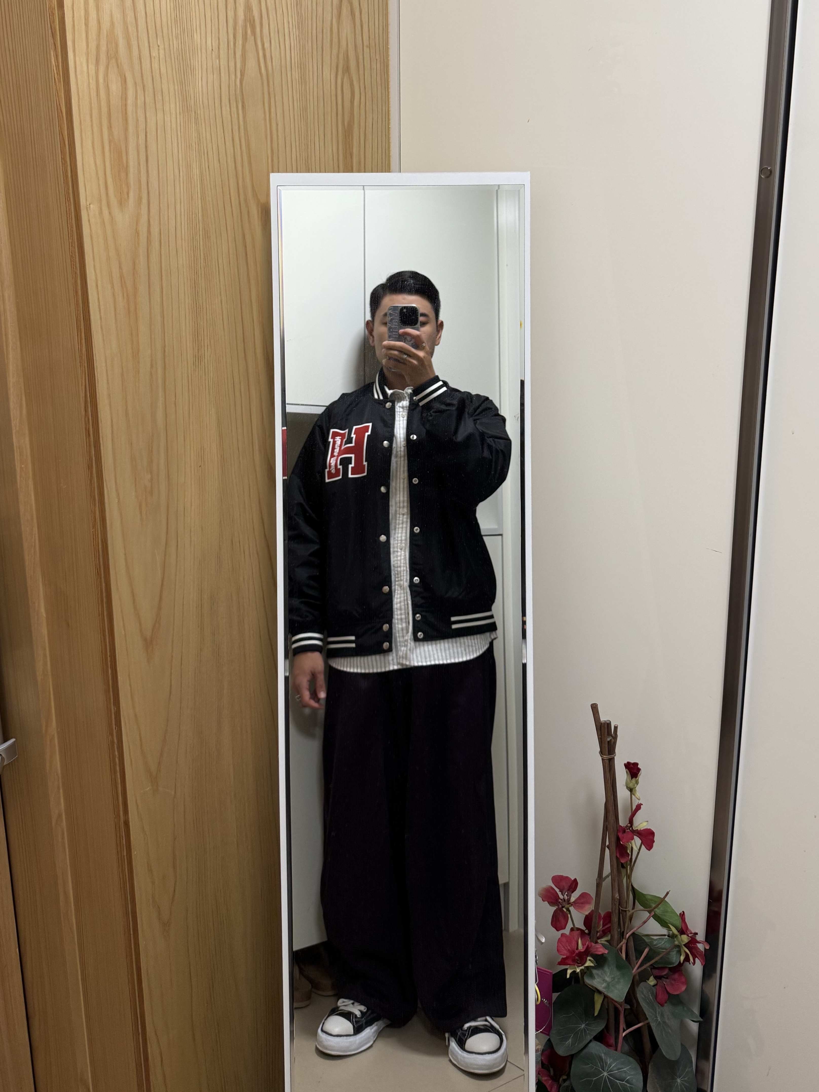Maison Mihara Yasuhiro Peterson OG Sole Canvas Low Sneakers Black, Needles H.D. Track Pants Poly Smooth Dark Purple 착용 스타일