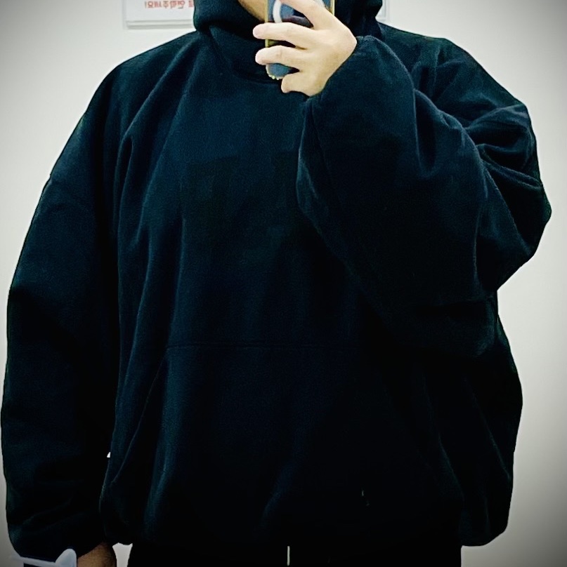 Yeezy Gap Engineered By Balenciaga Dove Hoodie Washed Black 착용 스타일