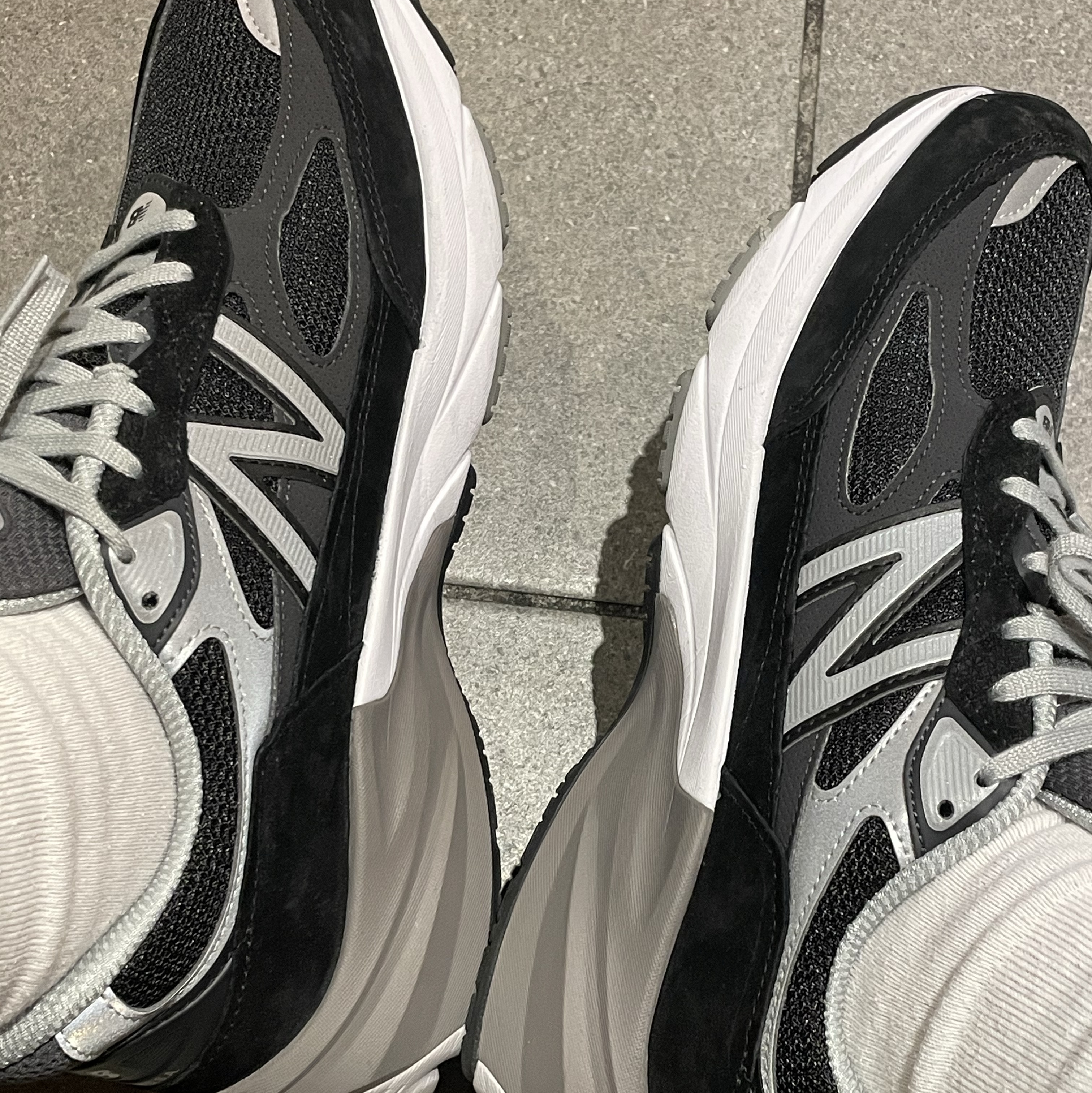 New Balance 990v6 Made in USA Black White 착용 스타일