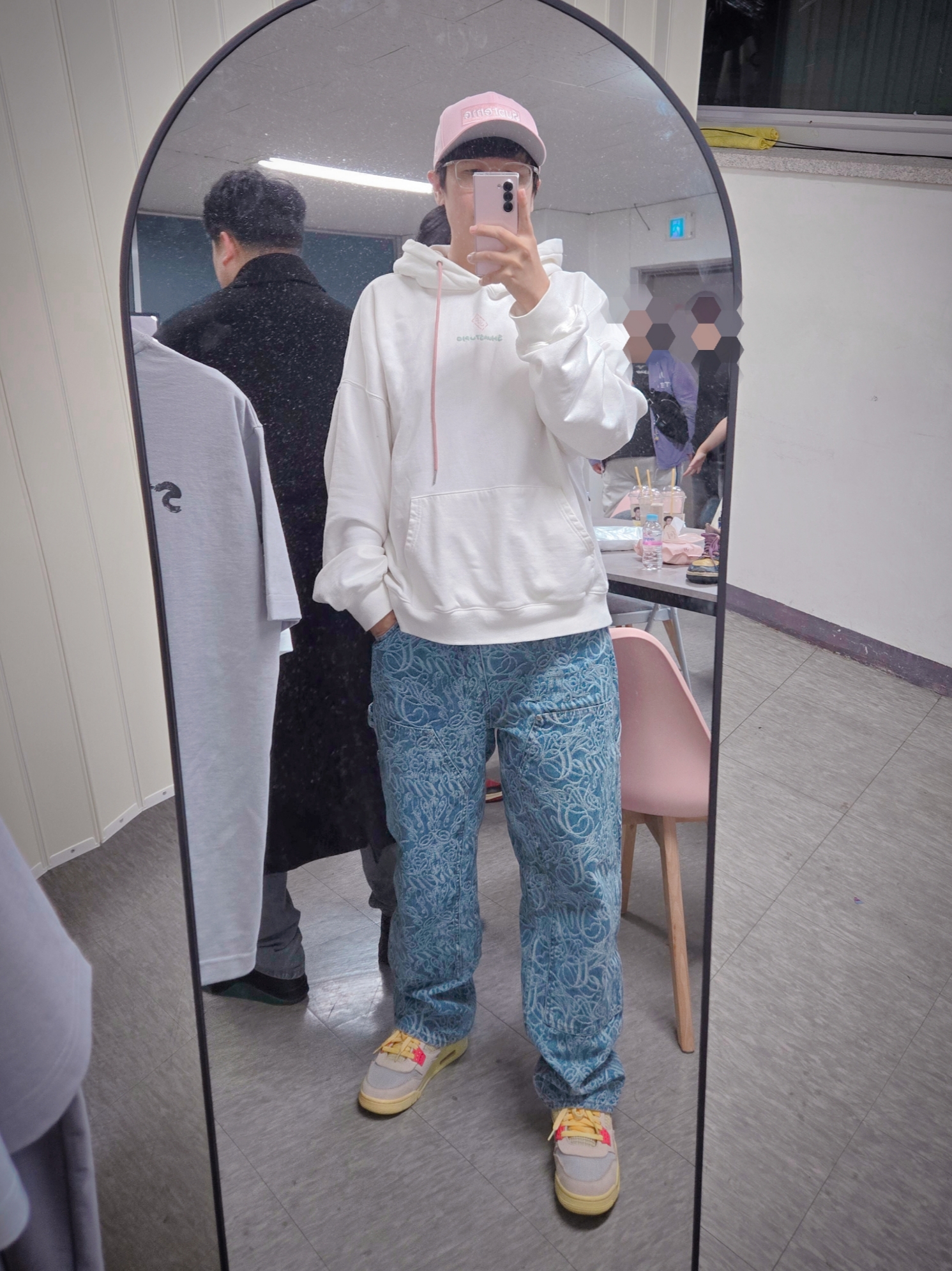 Supreme Script Jacquard Double Knee Denim Painter Pants Washed Blue - 22FW, Jordan 4 x Union Retro Guava Ice 착용 스타일
