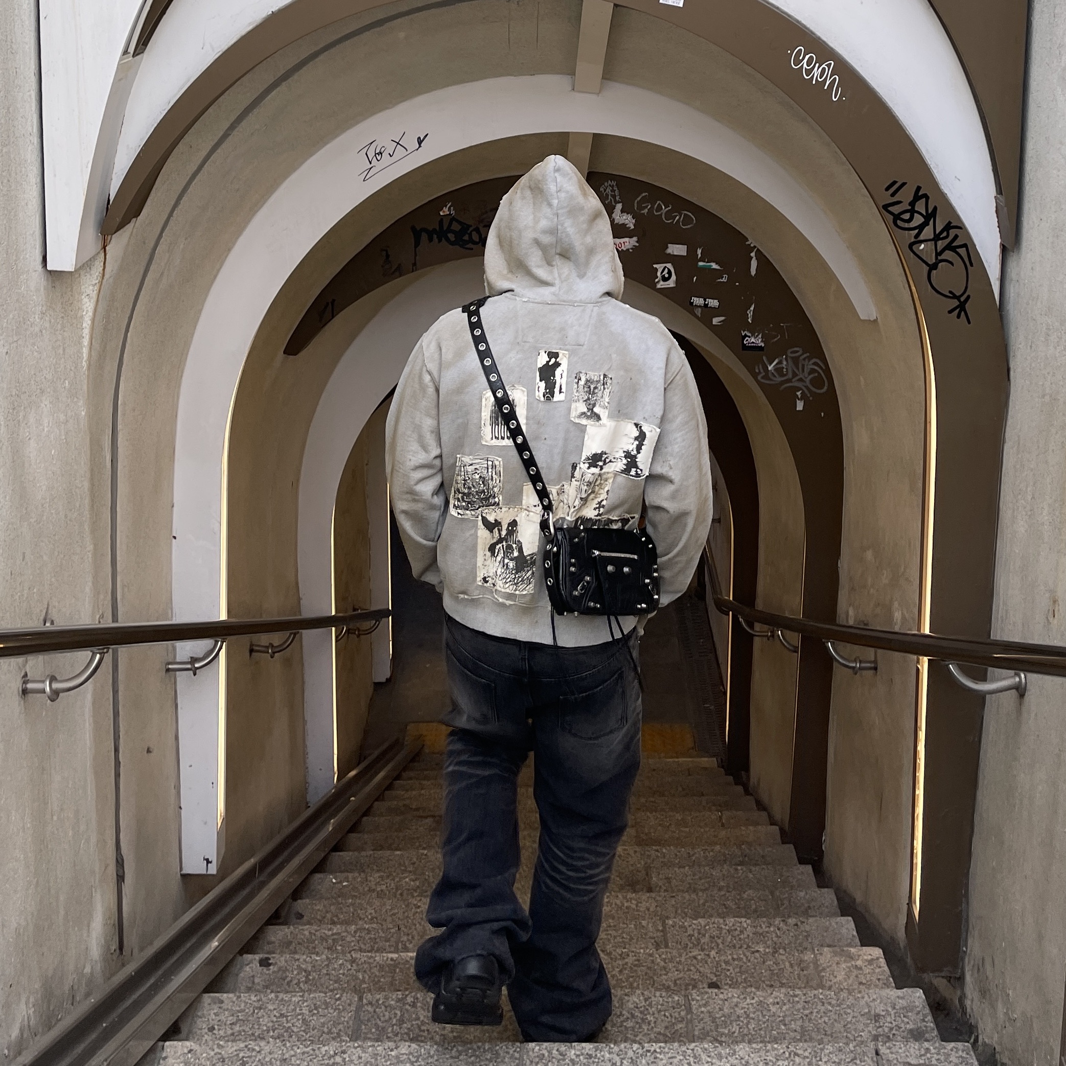 Balenciaga Arena Lambskin Aged Silver Hardware Le Cagole XS Flap Bag Black, Dr. Martens x Rick Owens 1460 DMXL Jumbo Lace Boots Black 착용 스타일 - 1