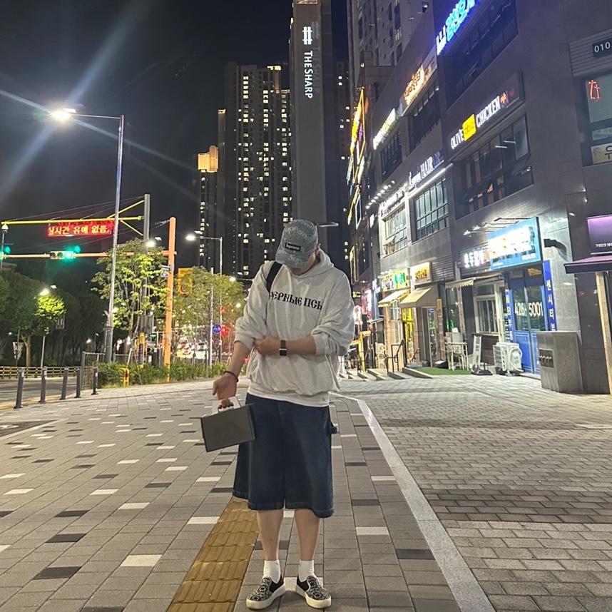 Supreme Denim Camp Cap Stripe - 24SS, Yeezy x Gosha Rubchinskiy YZY Black Dogs Hoodie Heather Grey 착용 스타일