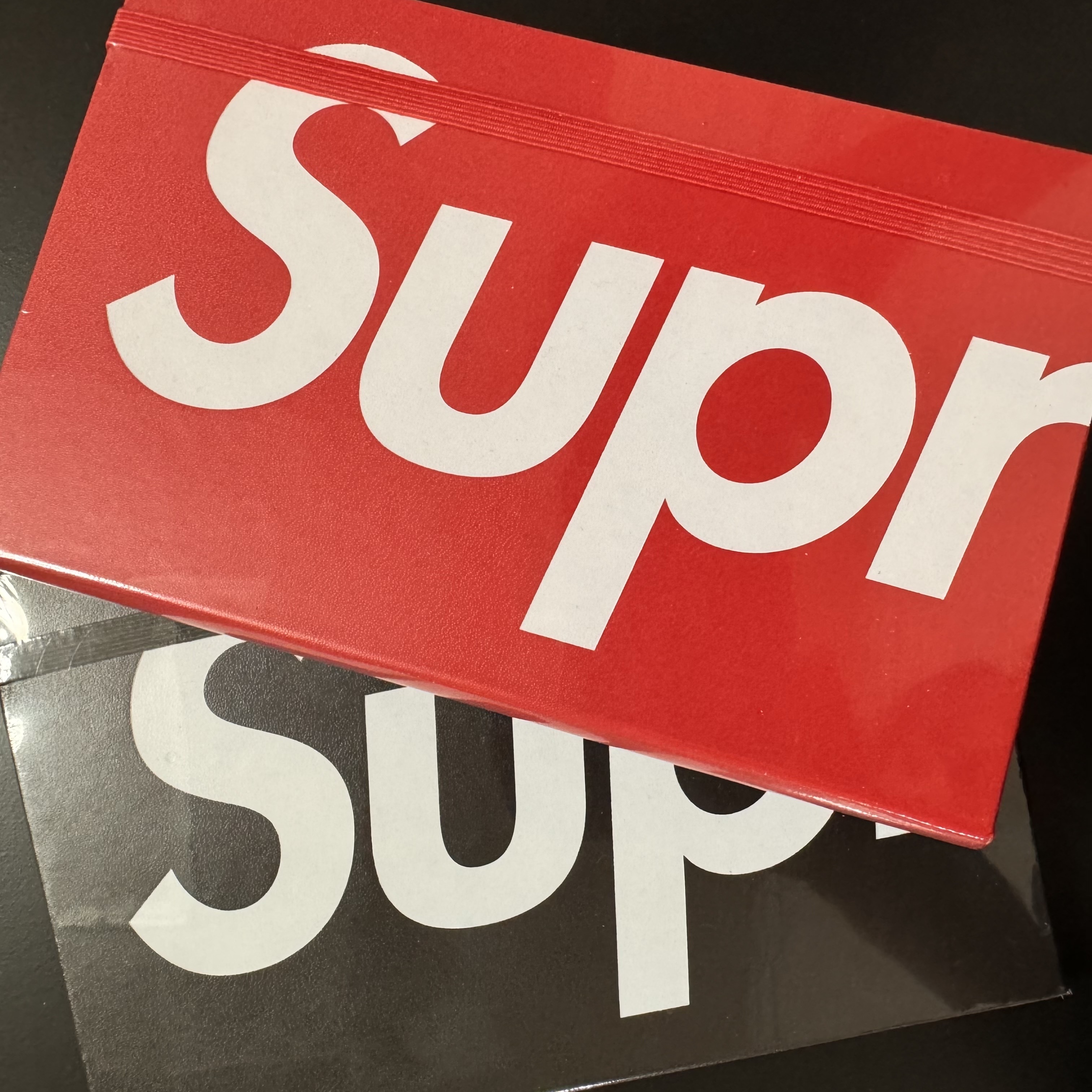 Supreme x Moleskine Notebook Red - 24FW 착용 스타일