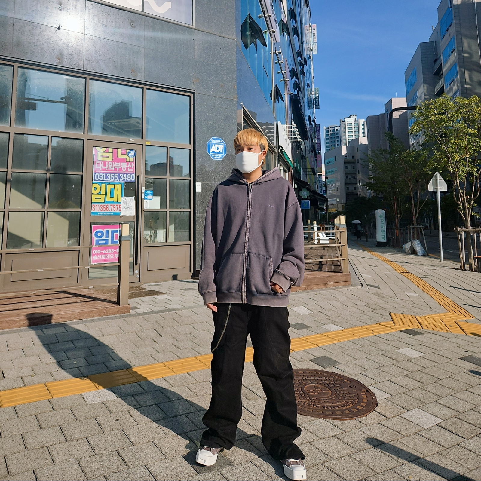 Farfromwhat Far Washed Small Logo Hoodie Zip-Up Navy, Converse x Drkshdw Turbodrk Chuck 70 Hi Laceless Iron 착용 스타일 - 2