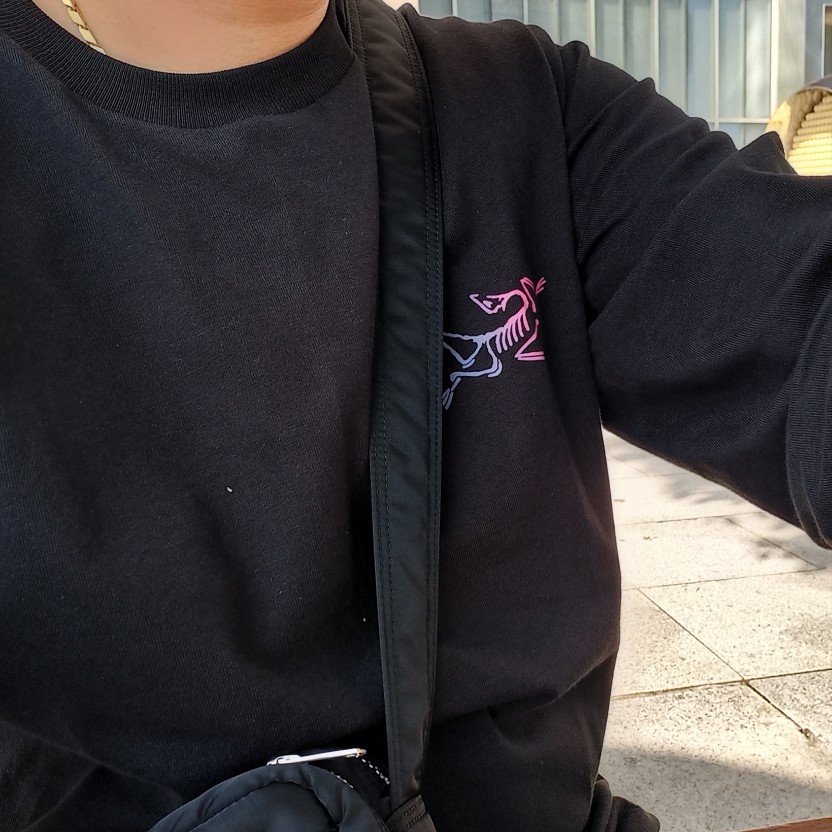 Hoka x Satisfy Mafate Speed 4 Lite Rubber, Arc'teryx Kragg Cotton Heatmap LS T-Shirt Black 착용 스타일 - 2