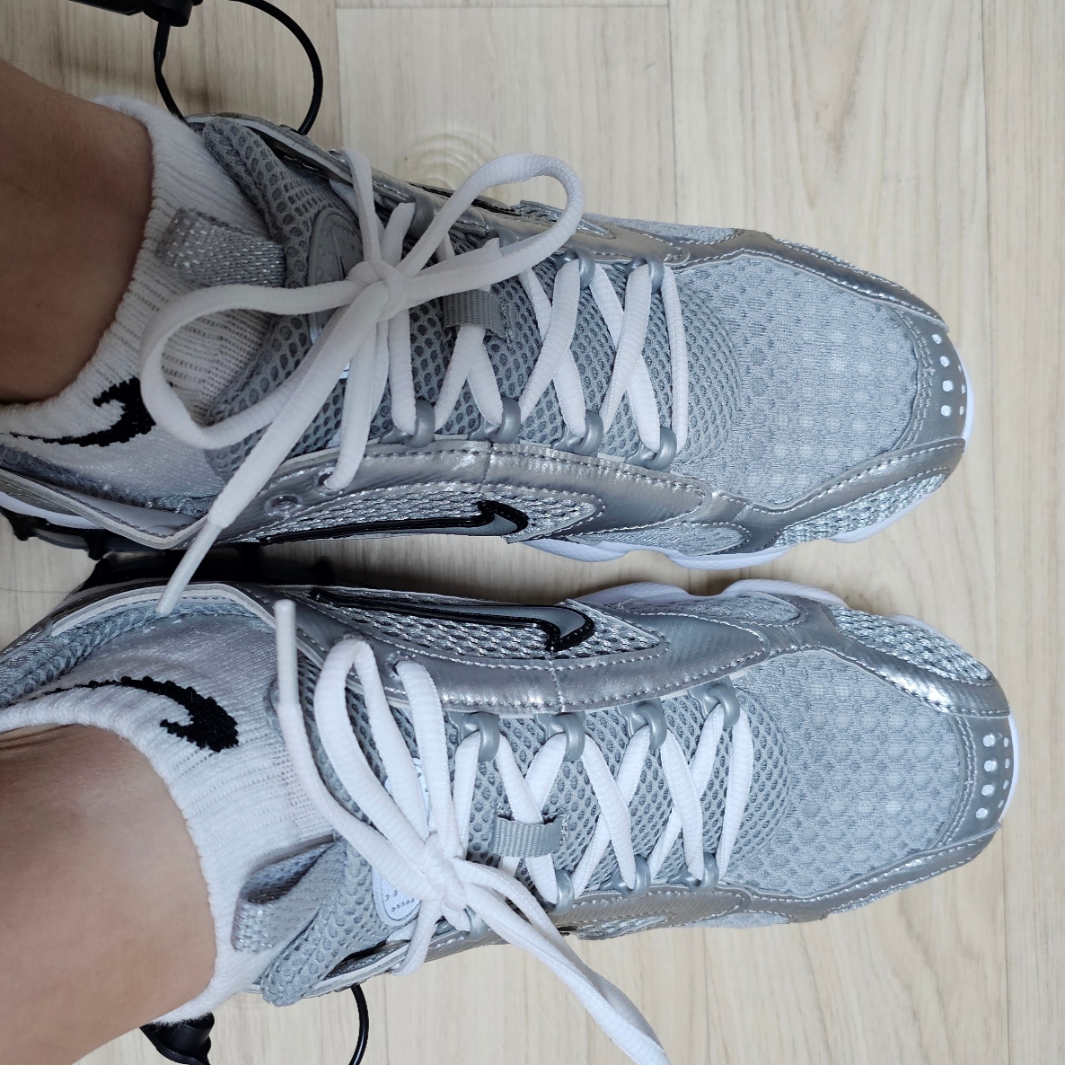 Nike Air Zoom Spiridon Cage 2 Metallic Silver 착용 스타일 - 2