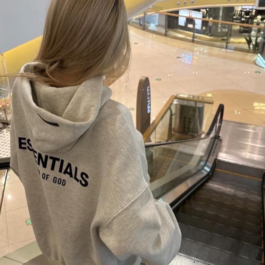 Essentials The Core Collection Hoodie Light Oatmeal 착용 스타일
