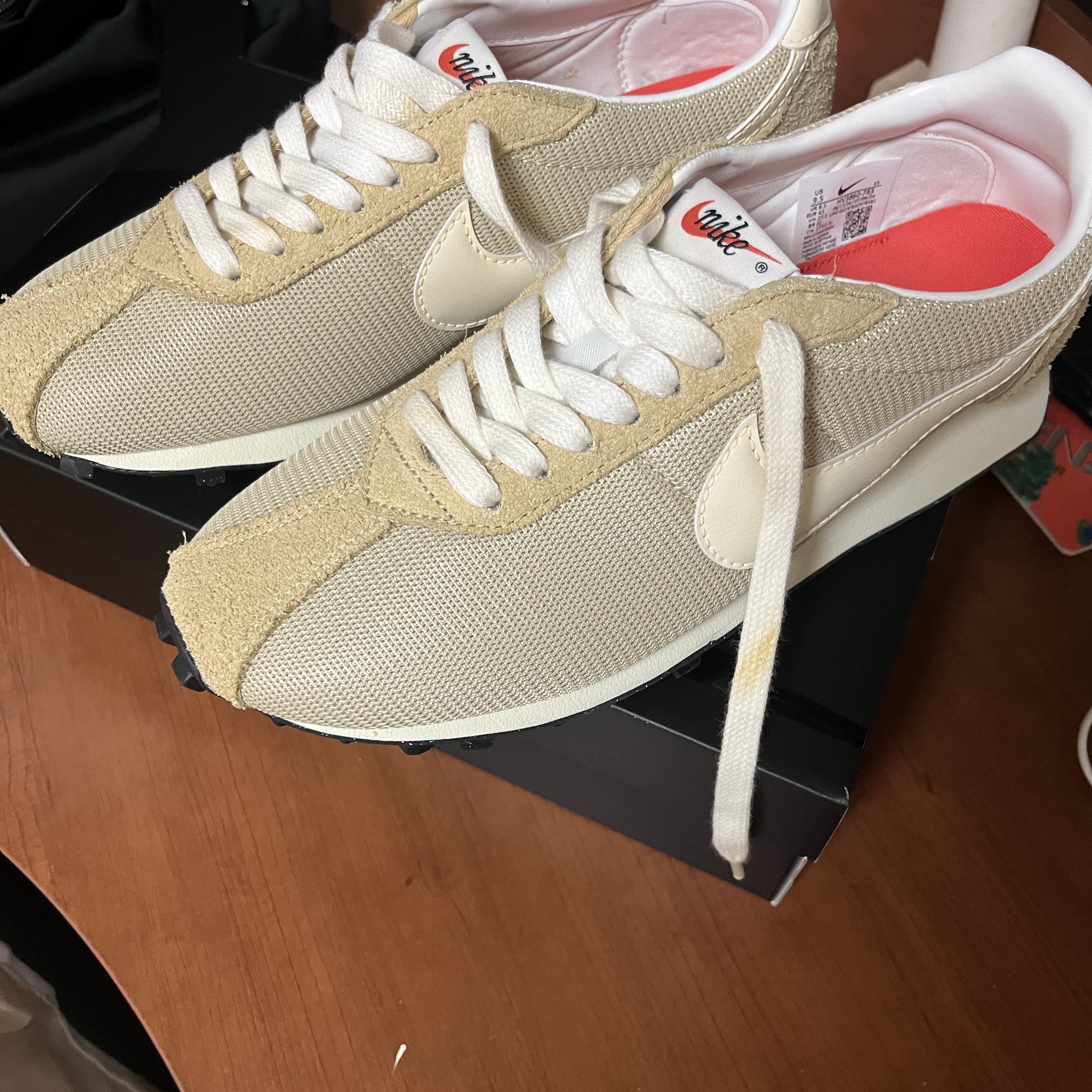 Nike LD-1000 SP Sesame and Team Gold 착용 스타일 - 1