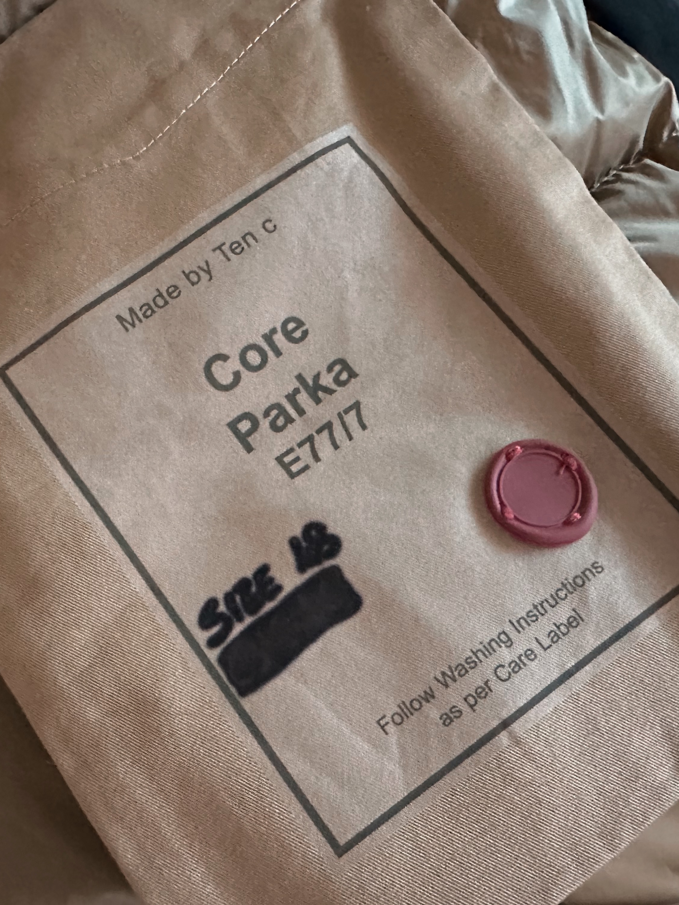 Ten C Core Down Parka Black 착용 스타일 - 6