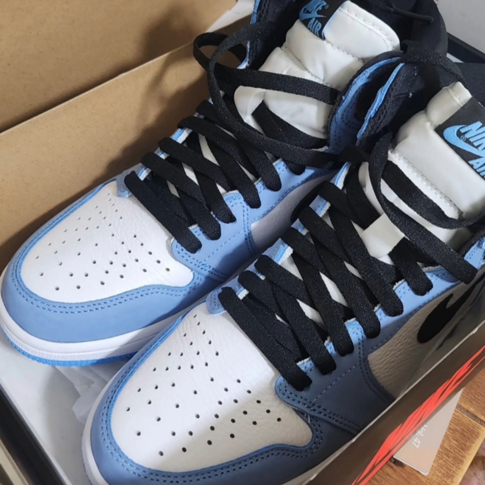 Jordan 1 Retro High OG University Blue 착용 스타일