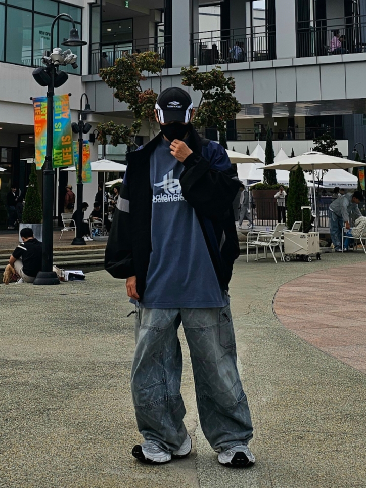 Balenciaga 3B Sports Icon Off Shoulder Tracksuit Jacket Black Navy, Balenciaga Bal Diagonal Allover Cargo Pants Light Blue 착용 스타일 - 5