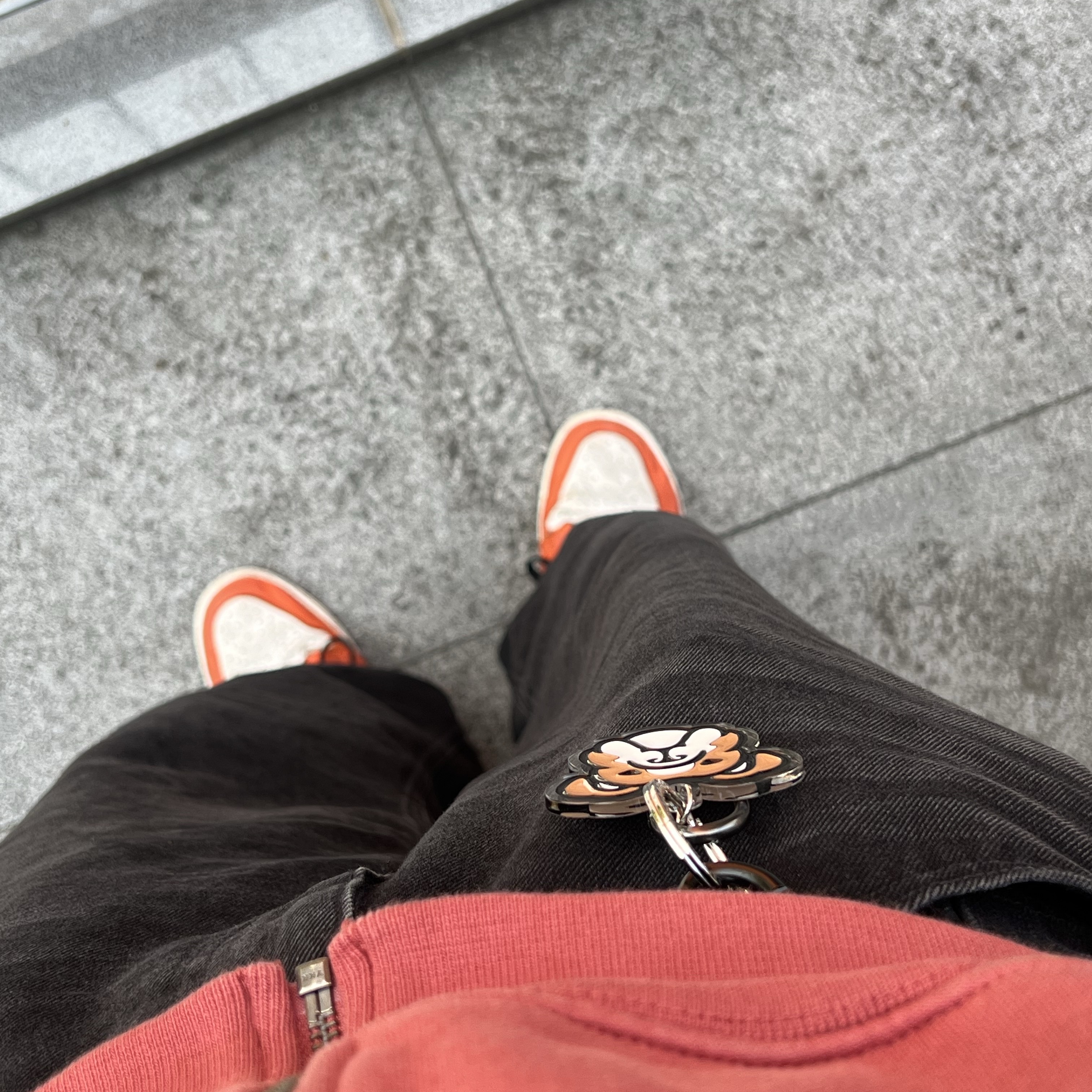 Human Made Acrylic Animal Keyring Brown, Jordan 1 Low OG Starfish 착용 스타일