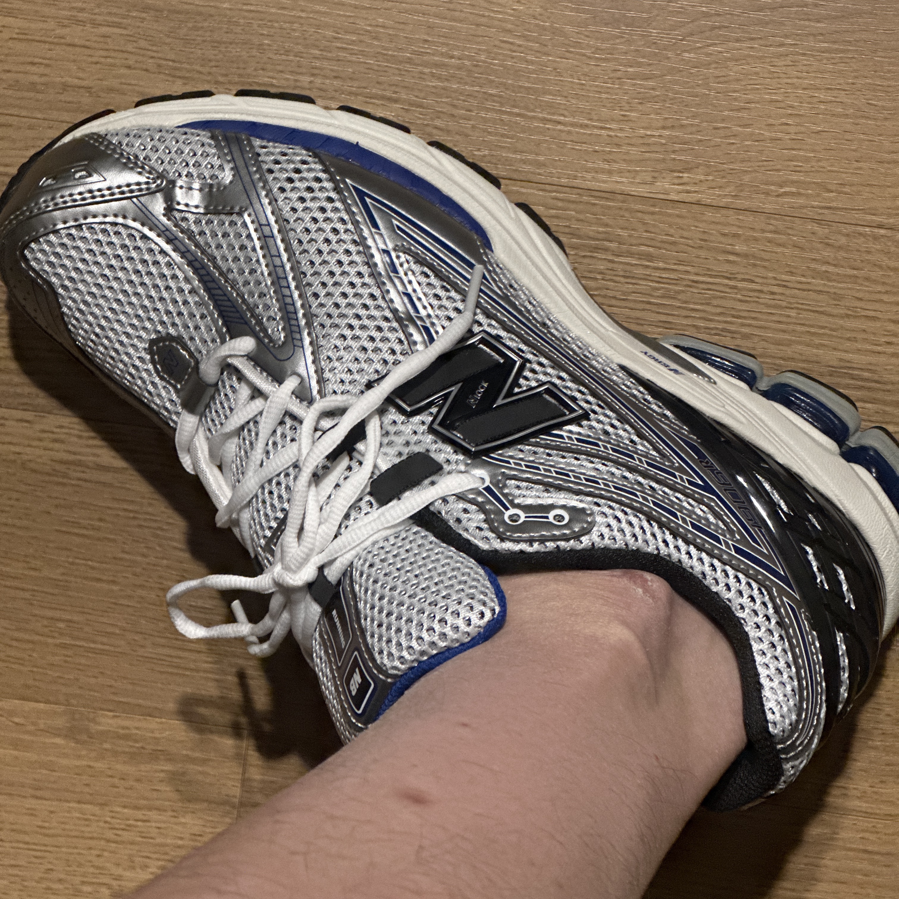 New Balance 1906R Silver Metallic 착용 스타일