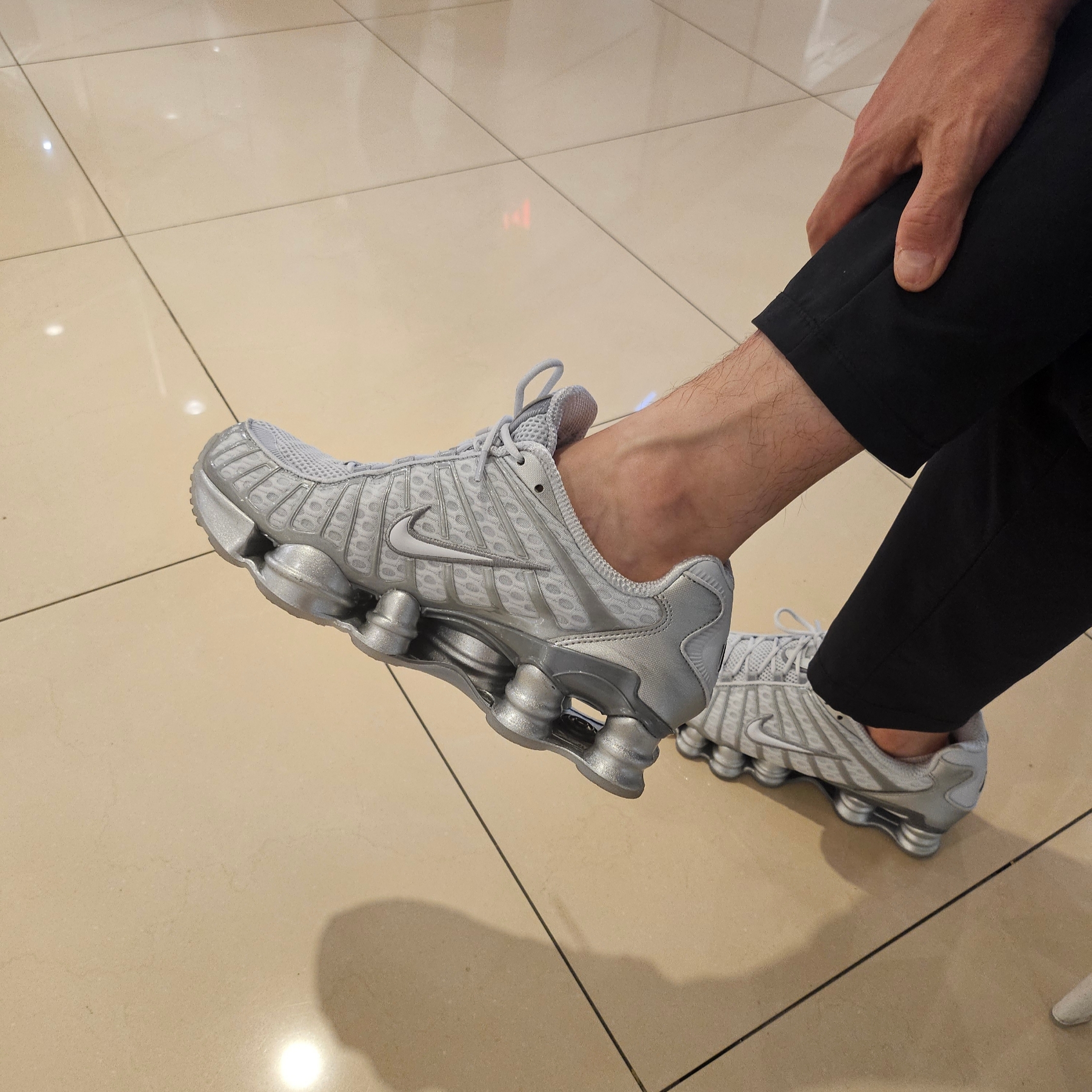 (W) Nike Shox TL Pure Platinum and Metallic Silver 착용 스타일
