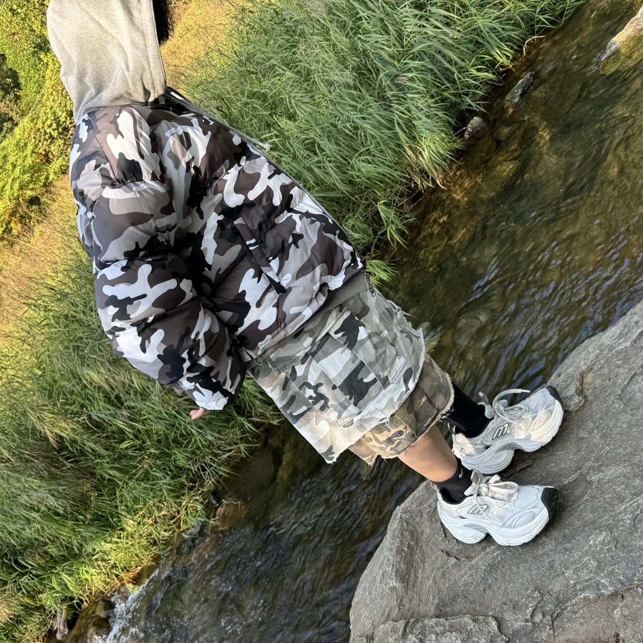 Project G/R Reversible Hooded Puffer Jacket Grey, Project G/R x MFM333. Layered Skirt Camo Cargo Shorts Multi Camo 착용 스타일 - 2