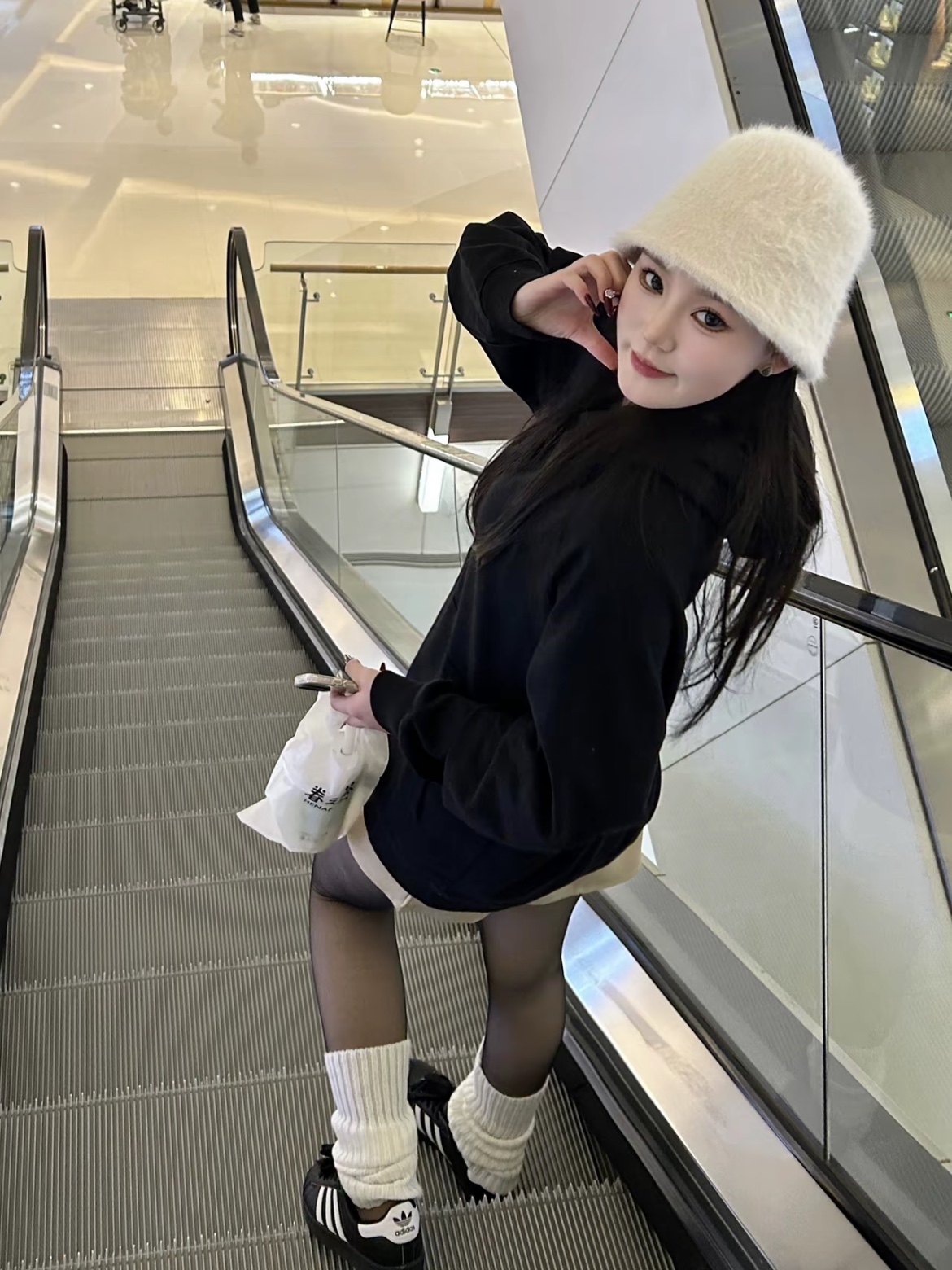 Essentials The Core Collection Hoodie Stretch Limo 착용 스타일