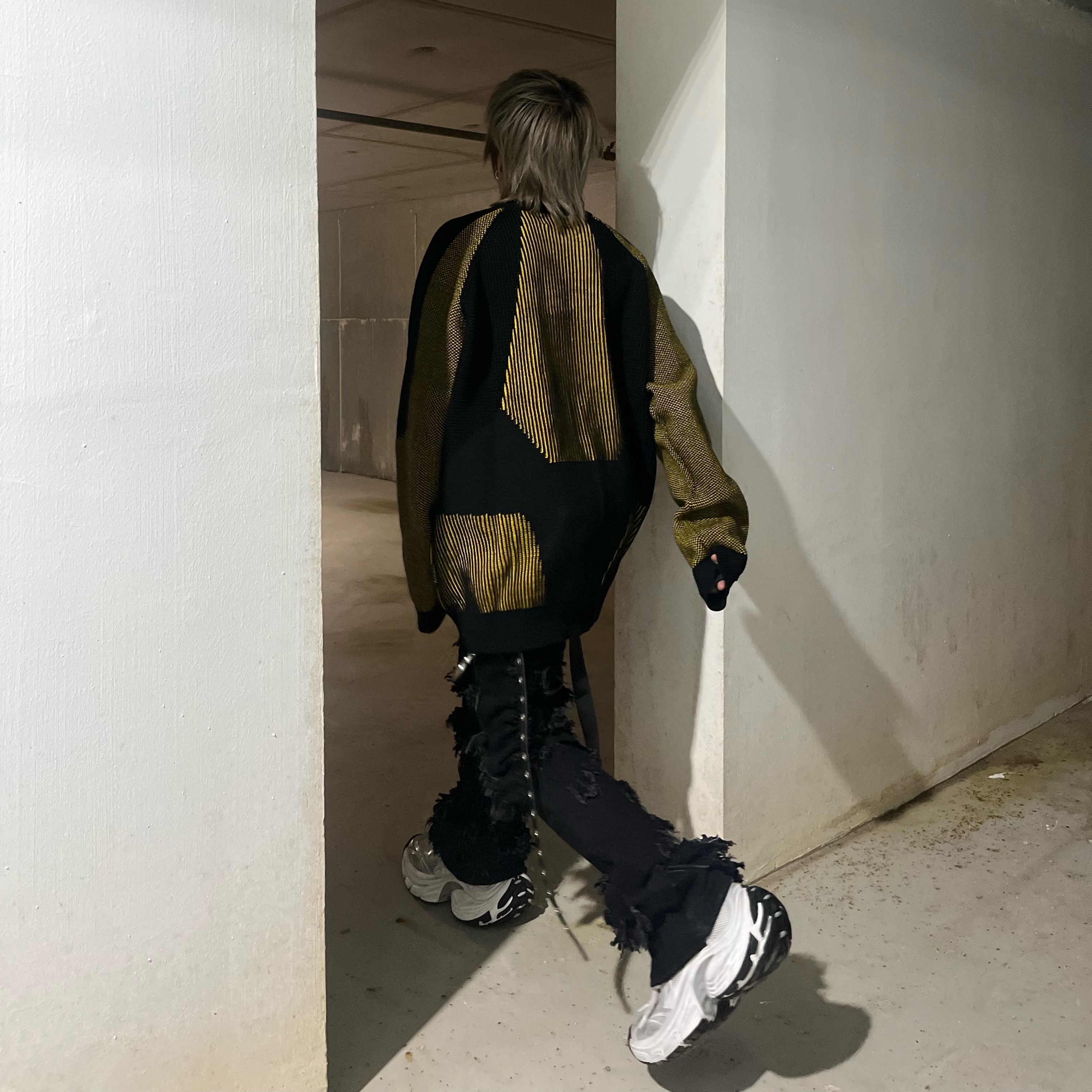 Balenciaga 10XL Sneakers White Grey Silver Black, Ajobyajo Paneled Mixed Knit Sweater Black 착용 스타일 - 5
