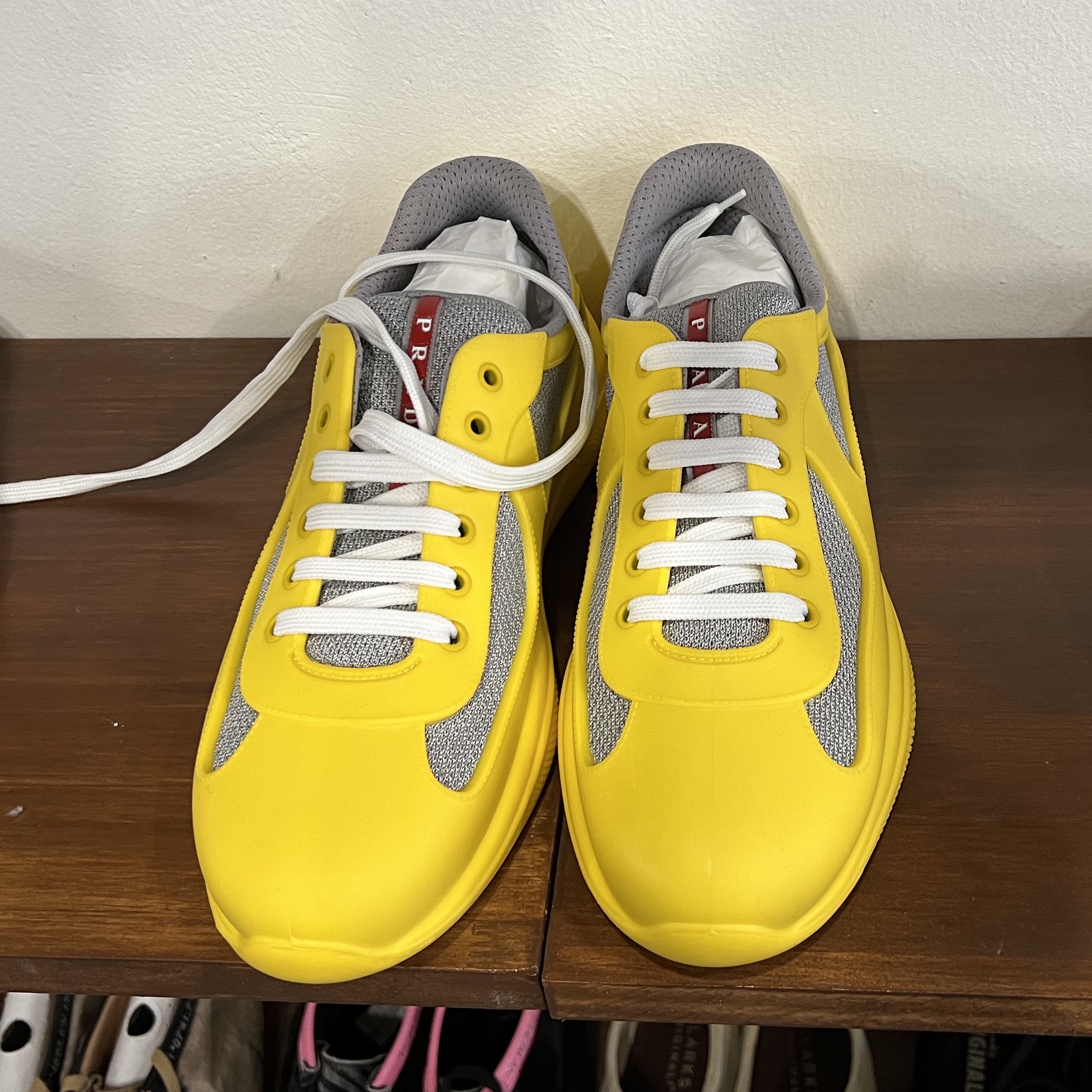 Prada America's Cup Soft Rubber Bike Fabric Sneakers Sunny Yellow 착용 스타일
